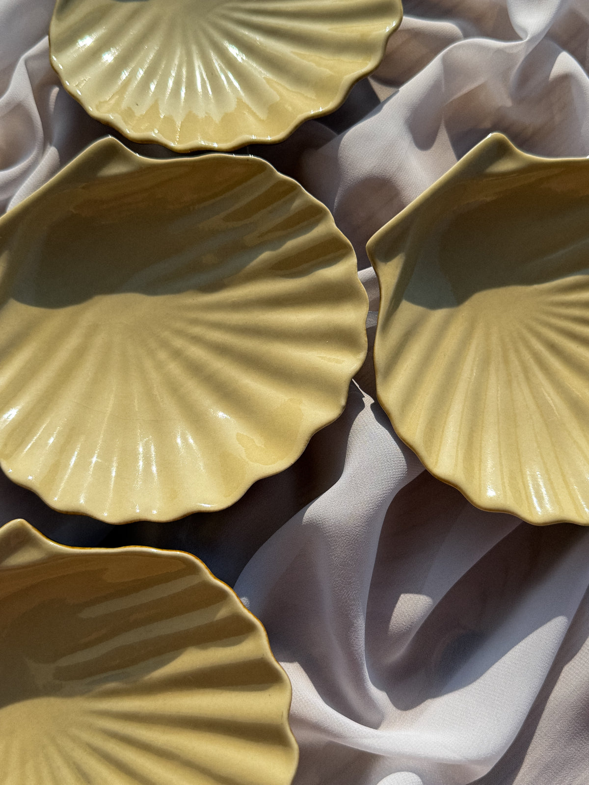 Keramická miska ve tvaru mušle Saint-Jacques