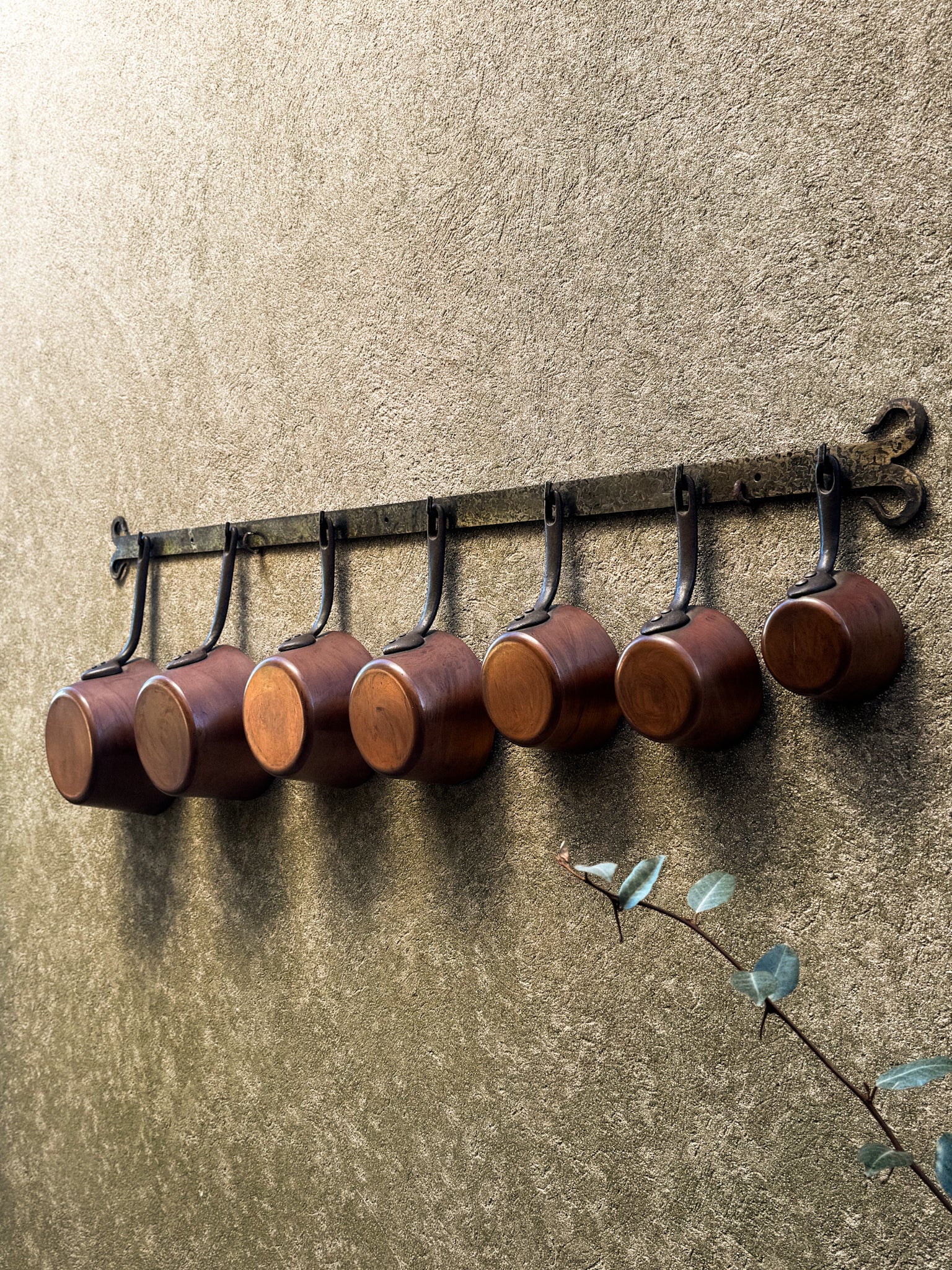 Set 7 měděných hrnců s věšákem Villedieu Série Spéciale