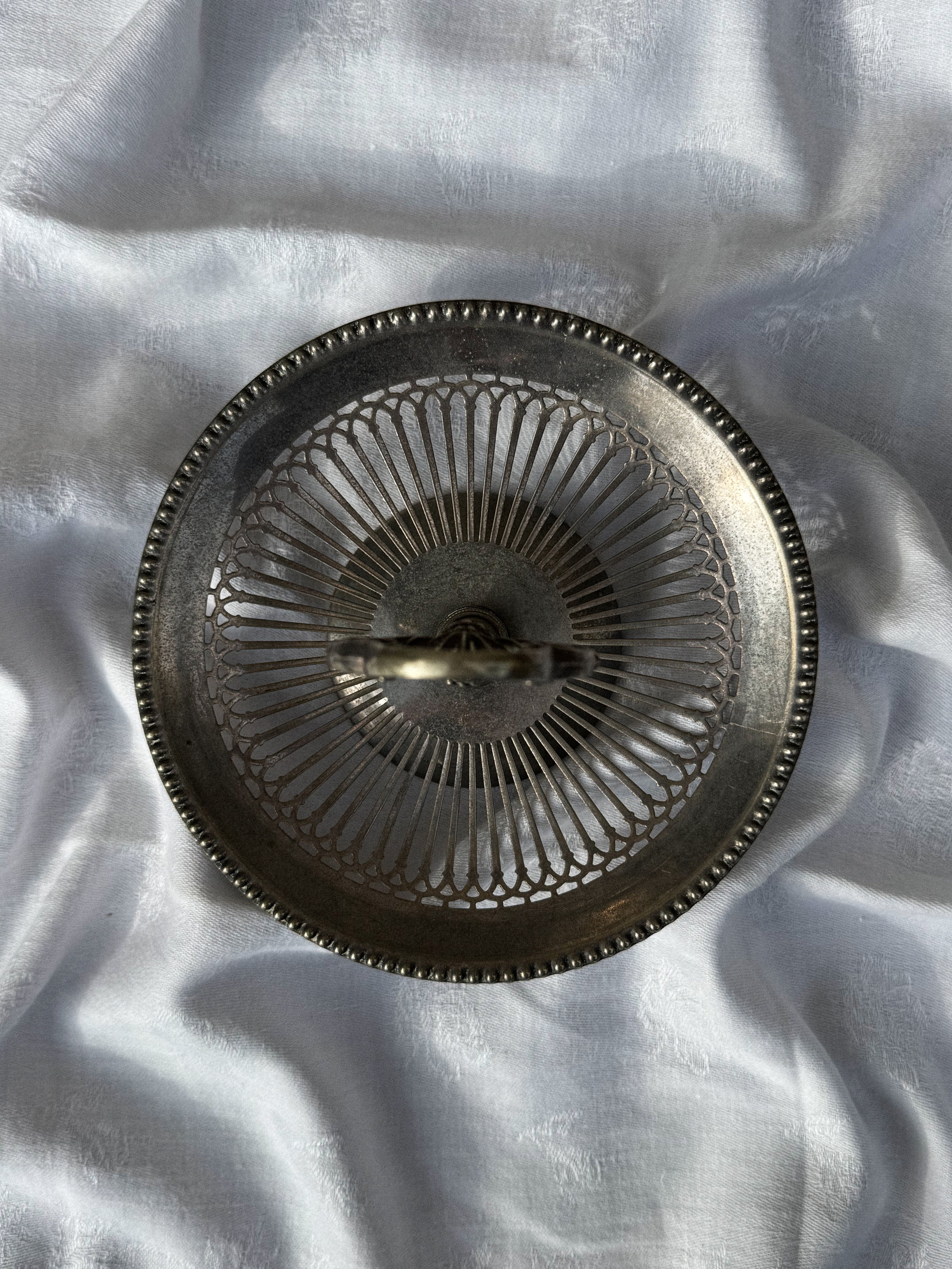 Francouzský kovový podnos s madlem