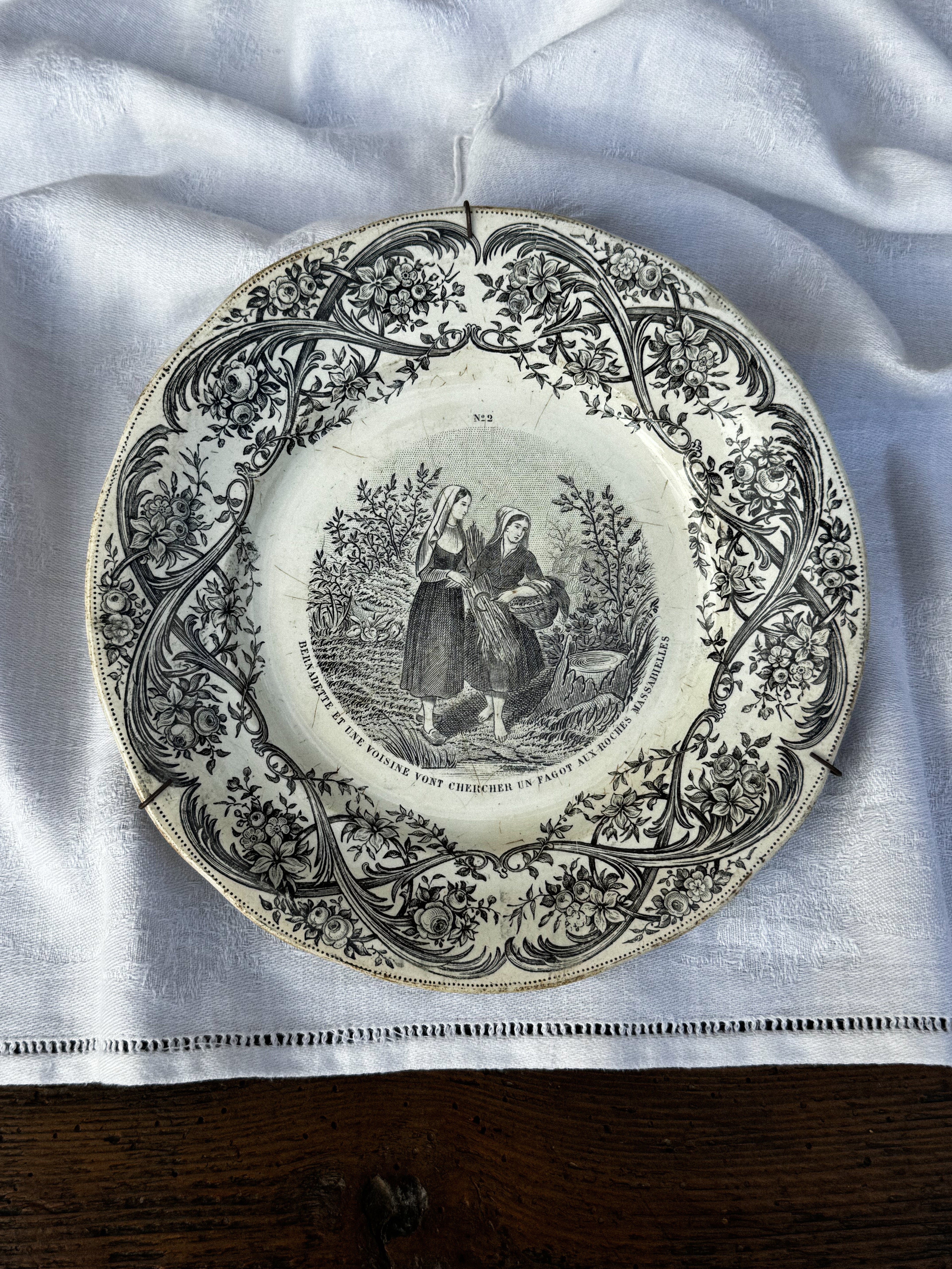 Starožitný francouzský dekorativní talíř Creil & Montereau
