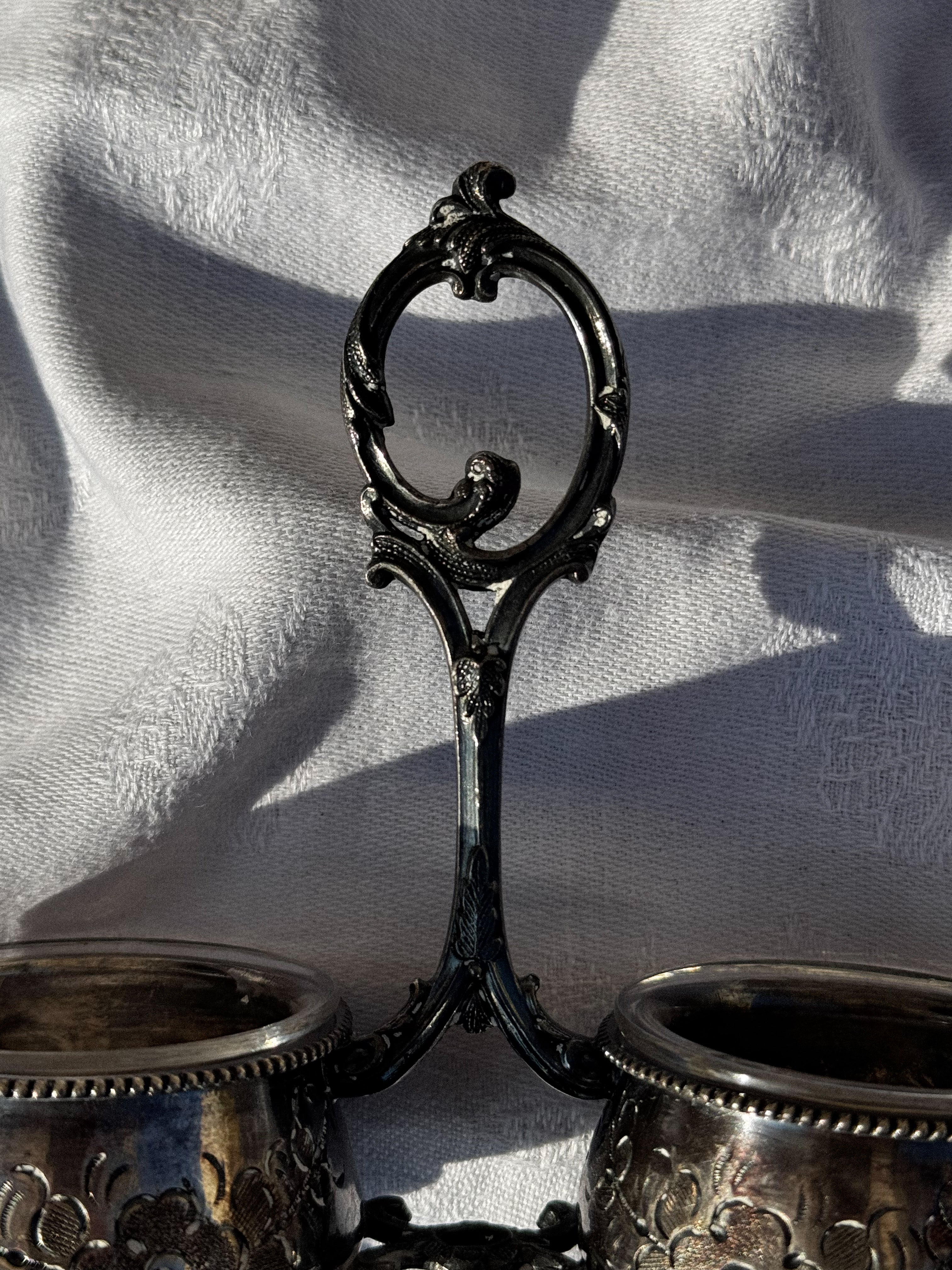 Starožitná kovová dvojitá slánka Armand Frenaise