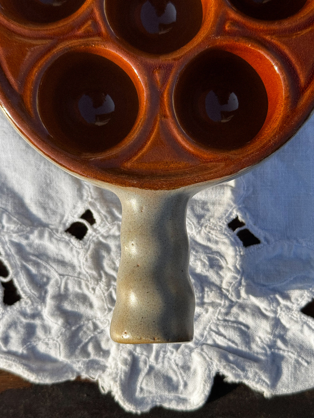 Keramická šedo-hnědá miska na šneky Emile Henry