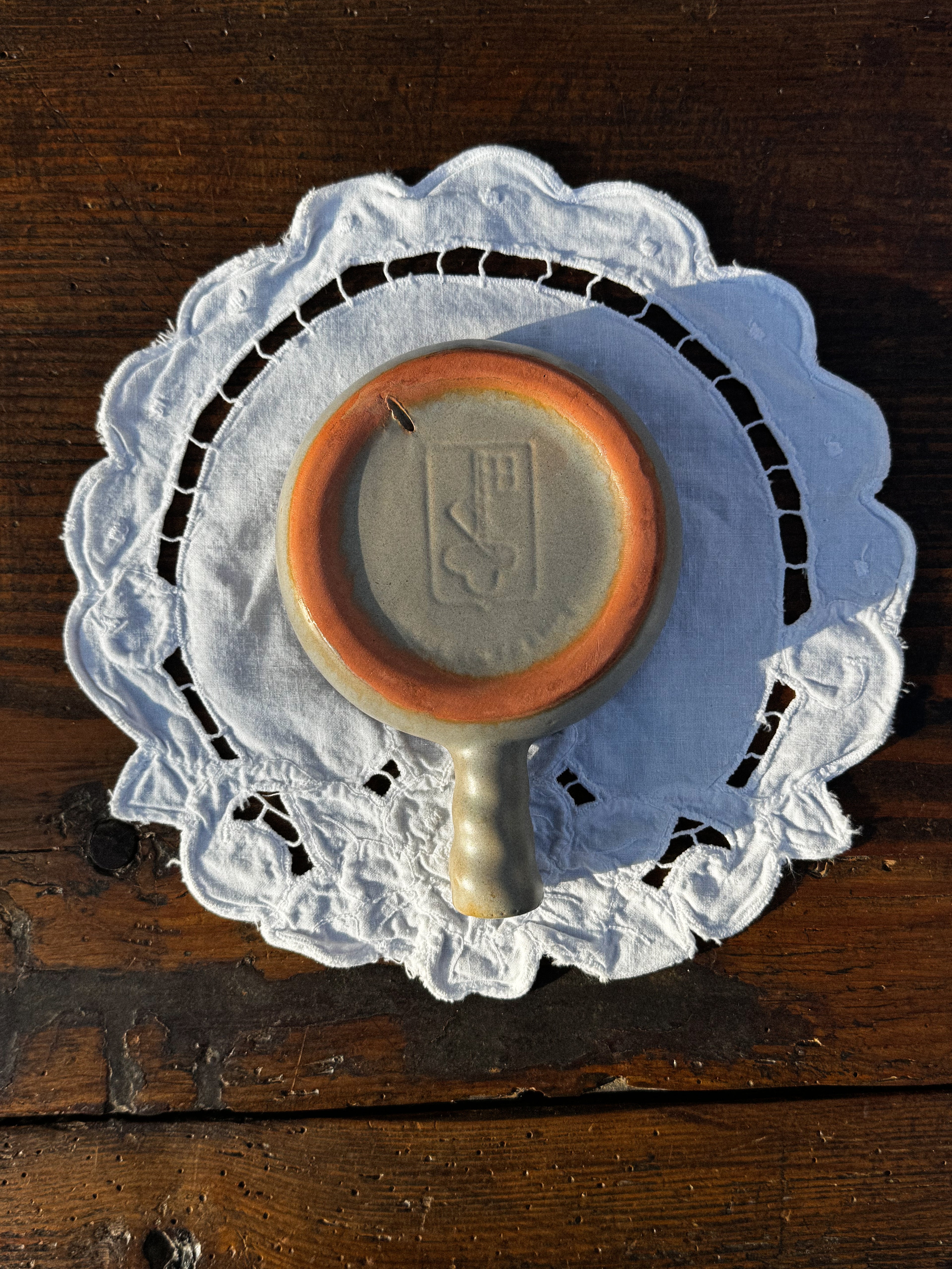 Keramická šedo-hnědá miska na šneky Emile Henry