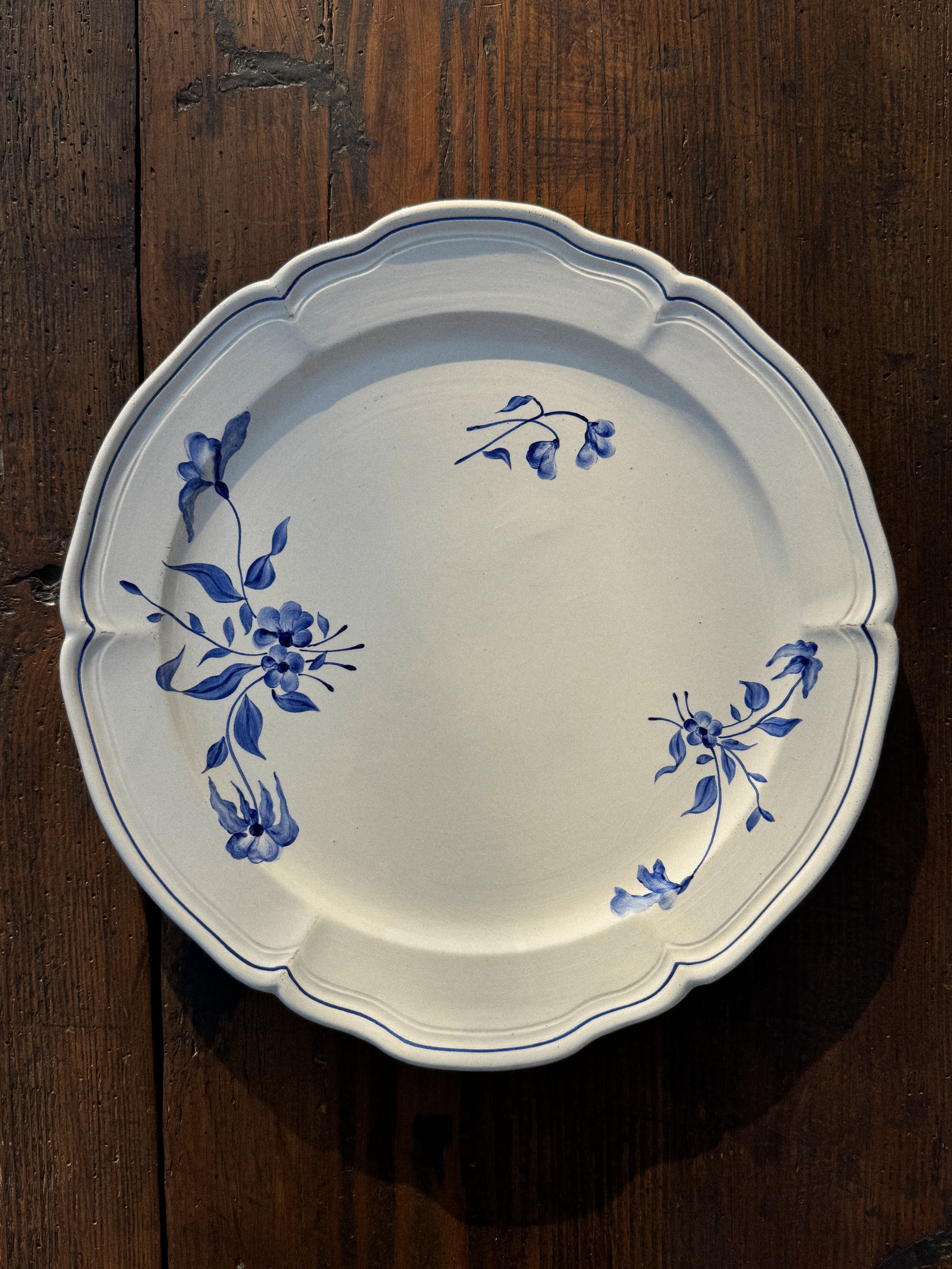 Ručně malovaný francouzský podnos s modrými květy