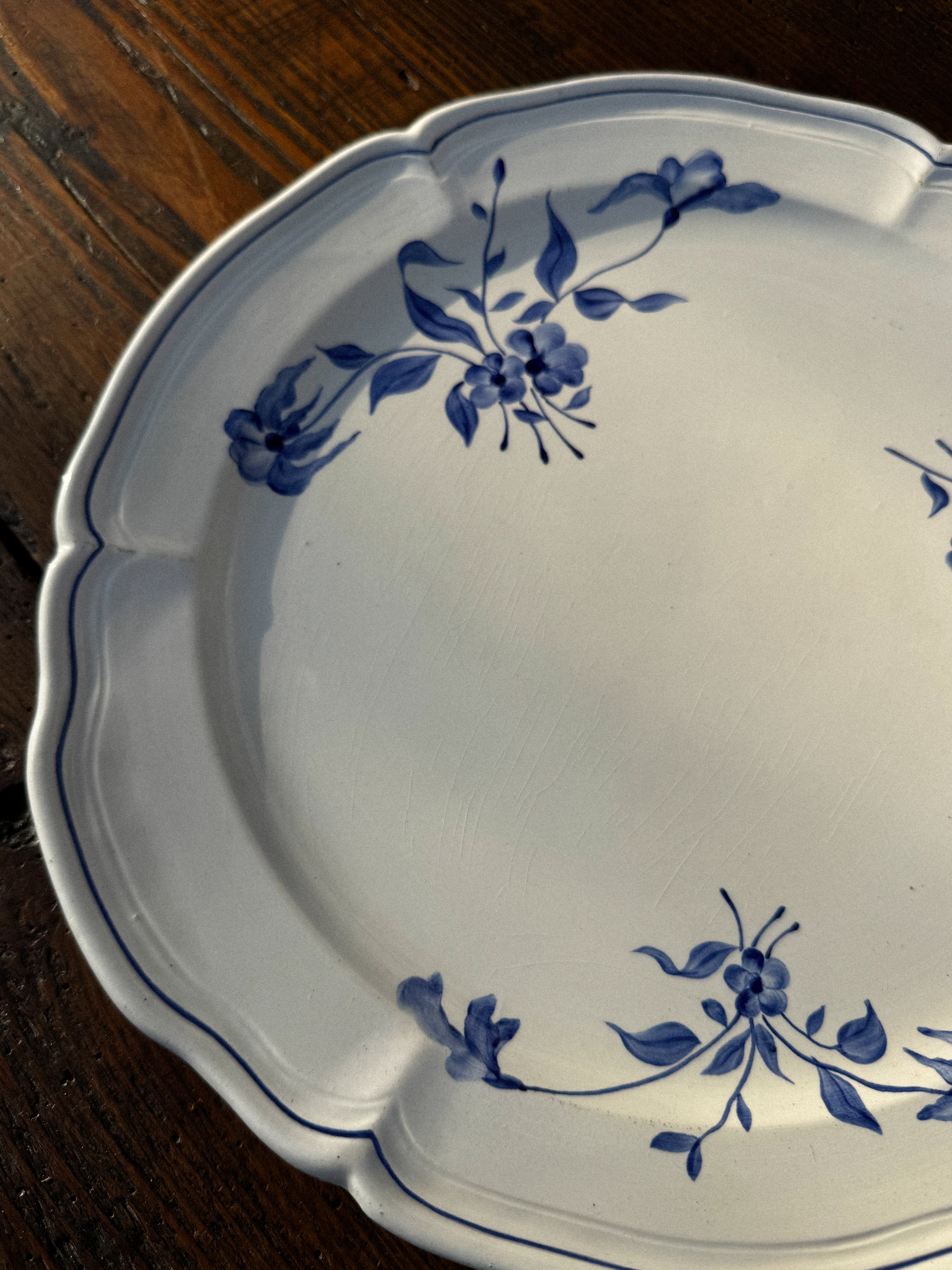 Ručně malovaný francouzský podnos s modrými květy