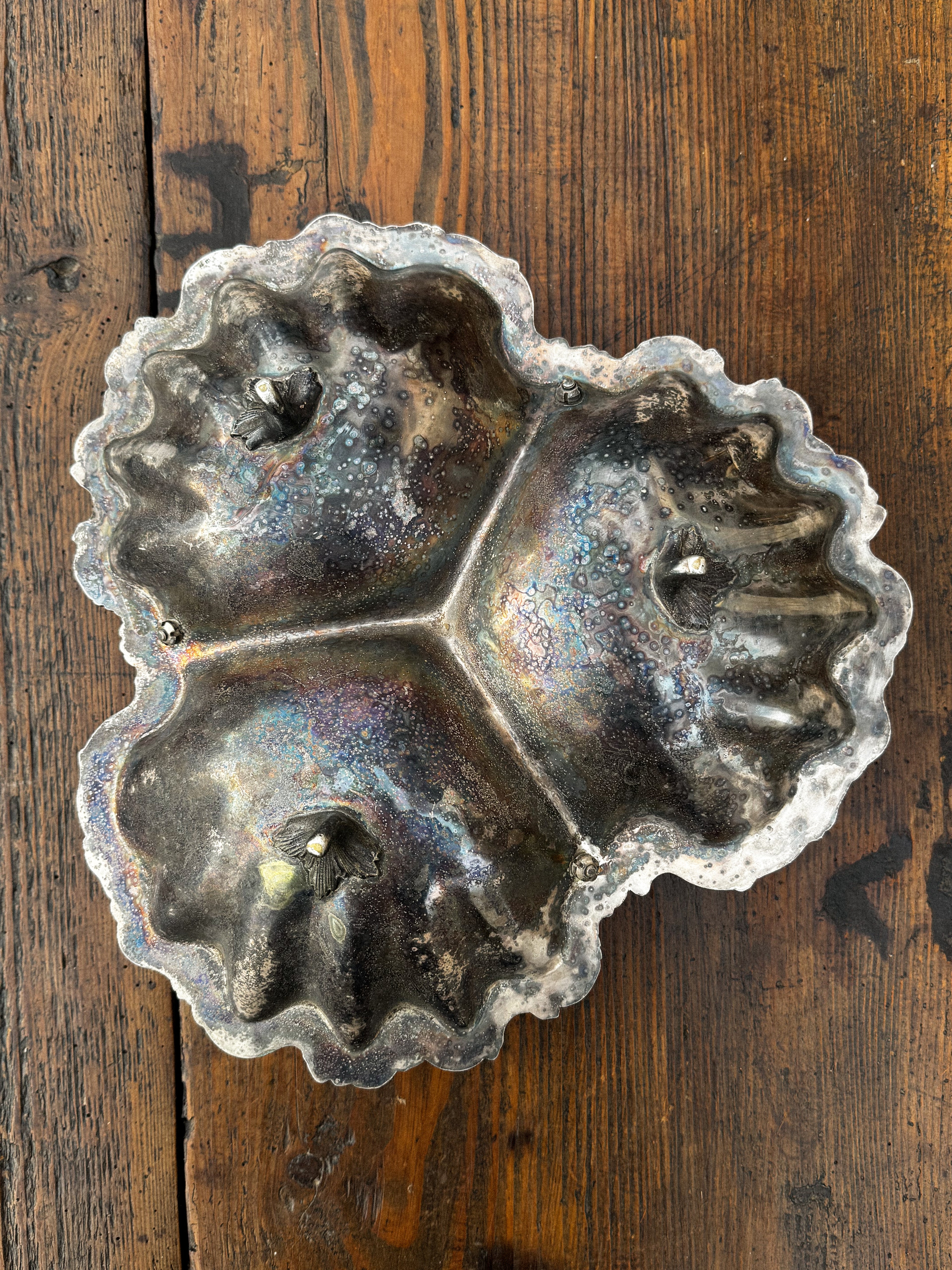 Starožitná trojdílná kovová mísa s patinou