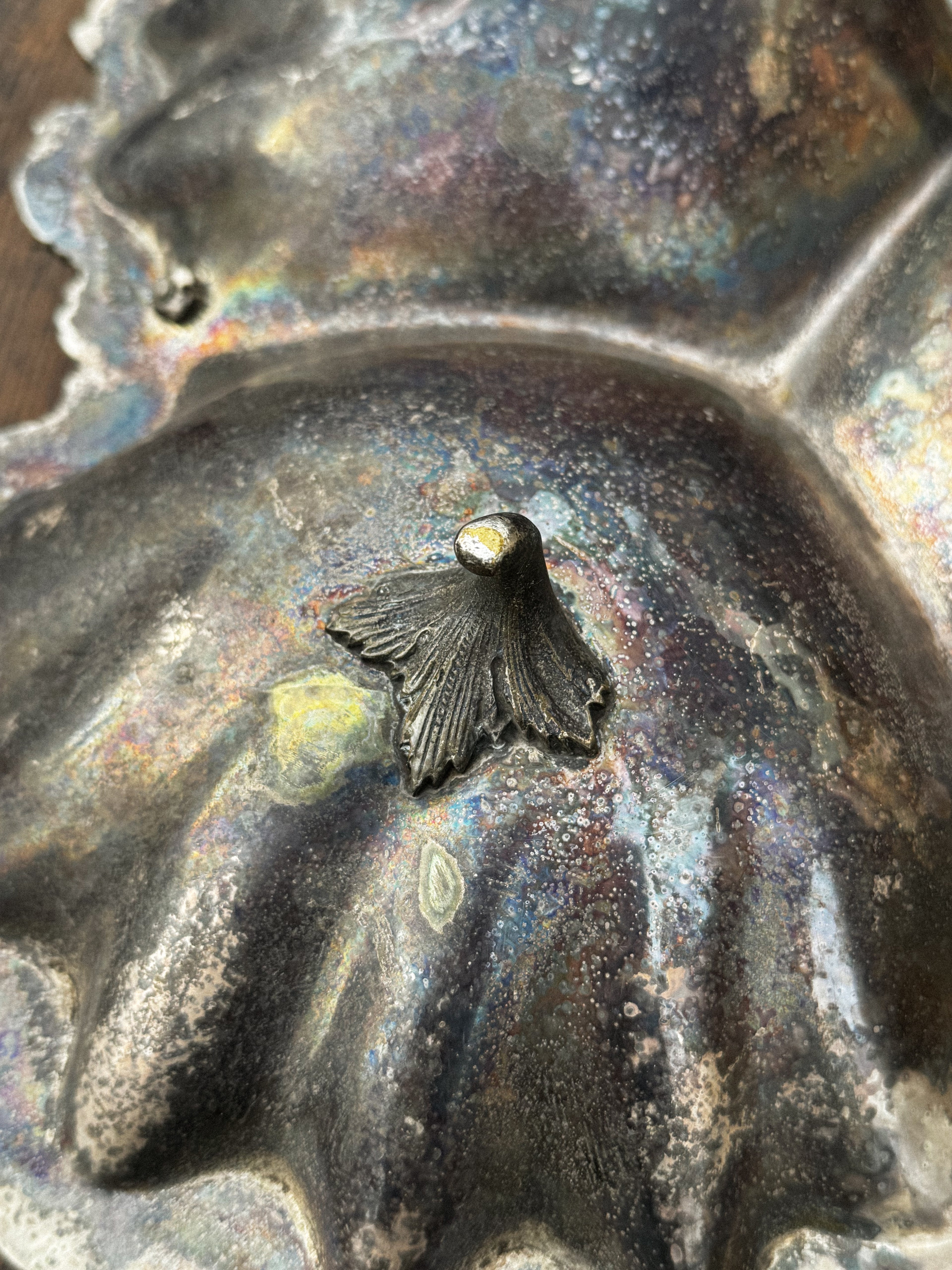 Starožitná trojdílná kovová mísa s patinou