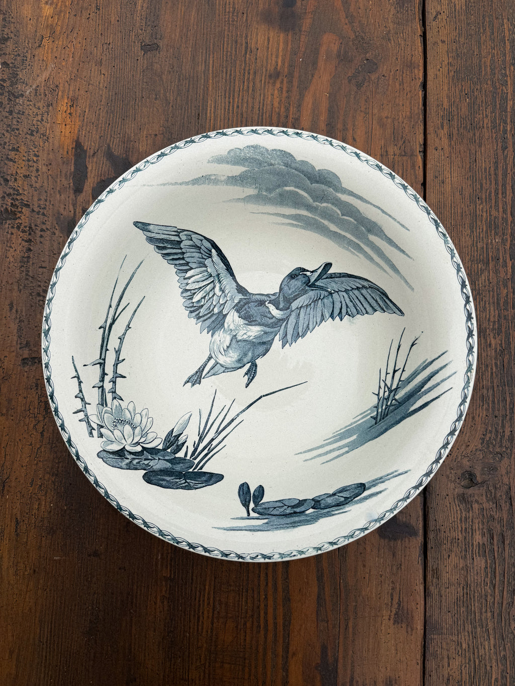 Francouzský toaletní set Lunéville 19. století – miska, džbán a mýdlenka