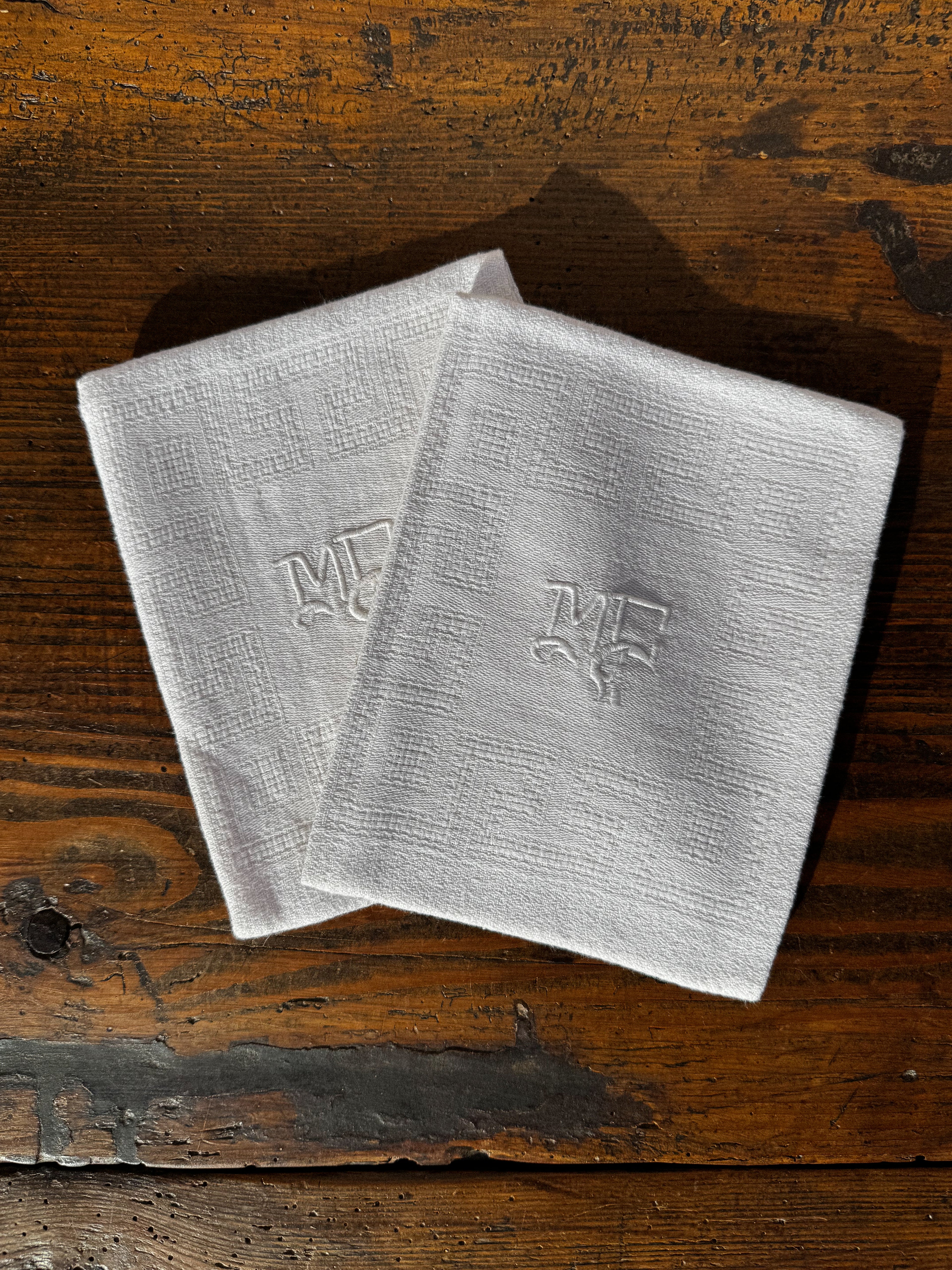 Set 2 látkových ubrousků s monogramy "MC"