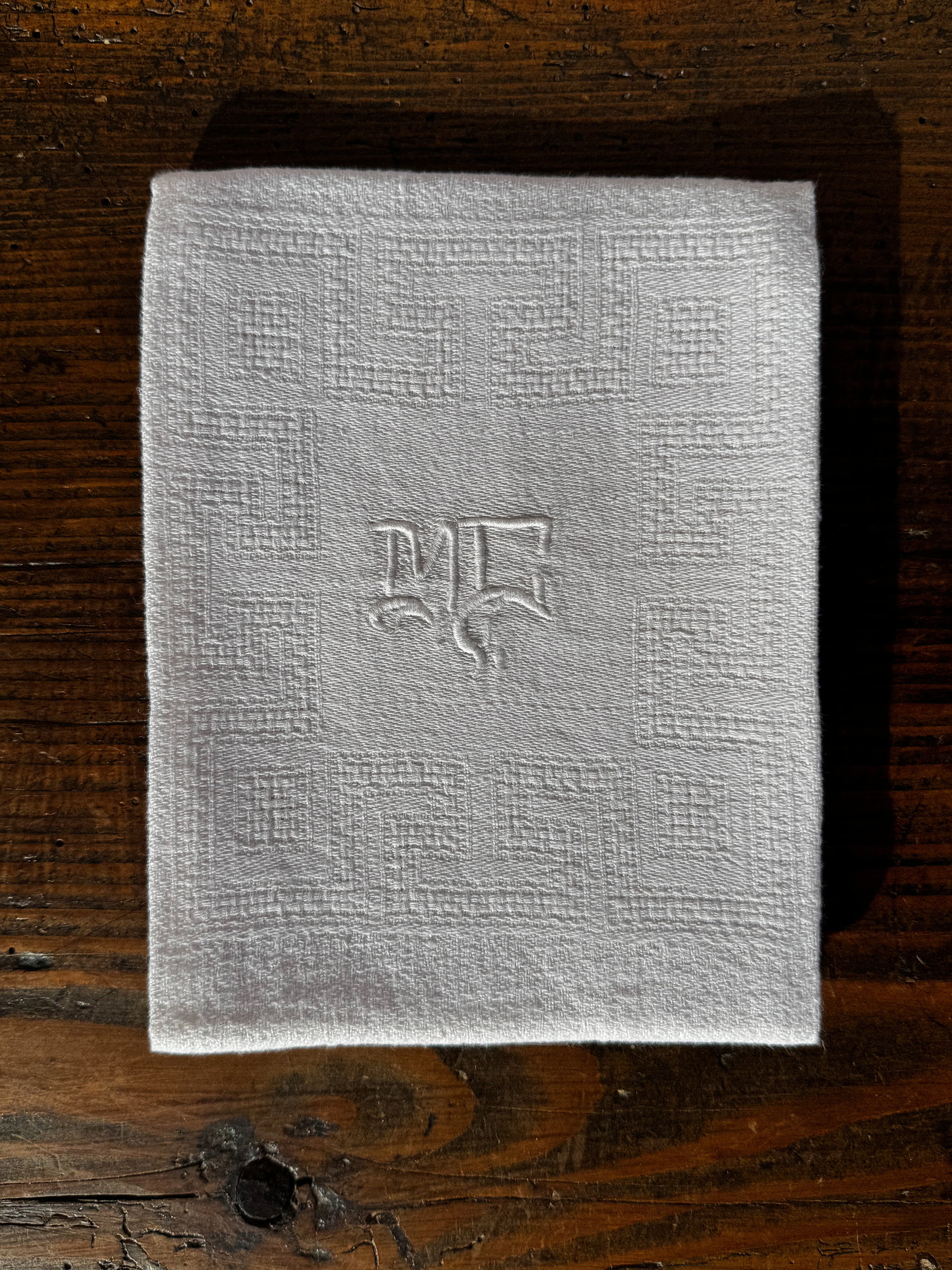 Látkový ubrousek s monogramem "MC" 1 ks č.1