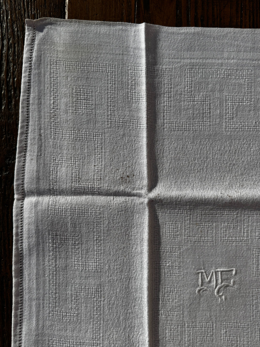 Látkový ubrousek s monogramem "MC" 1 ks č.1