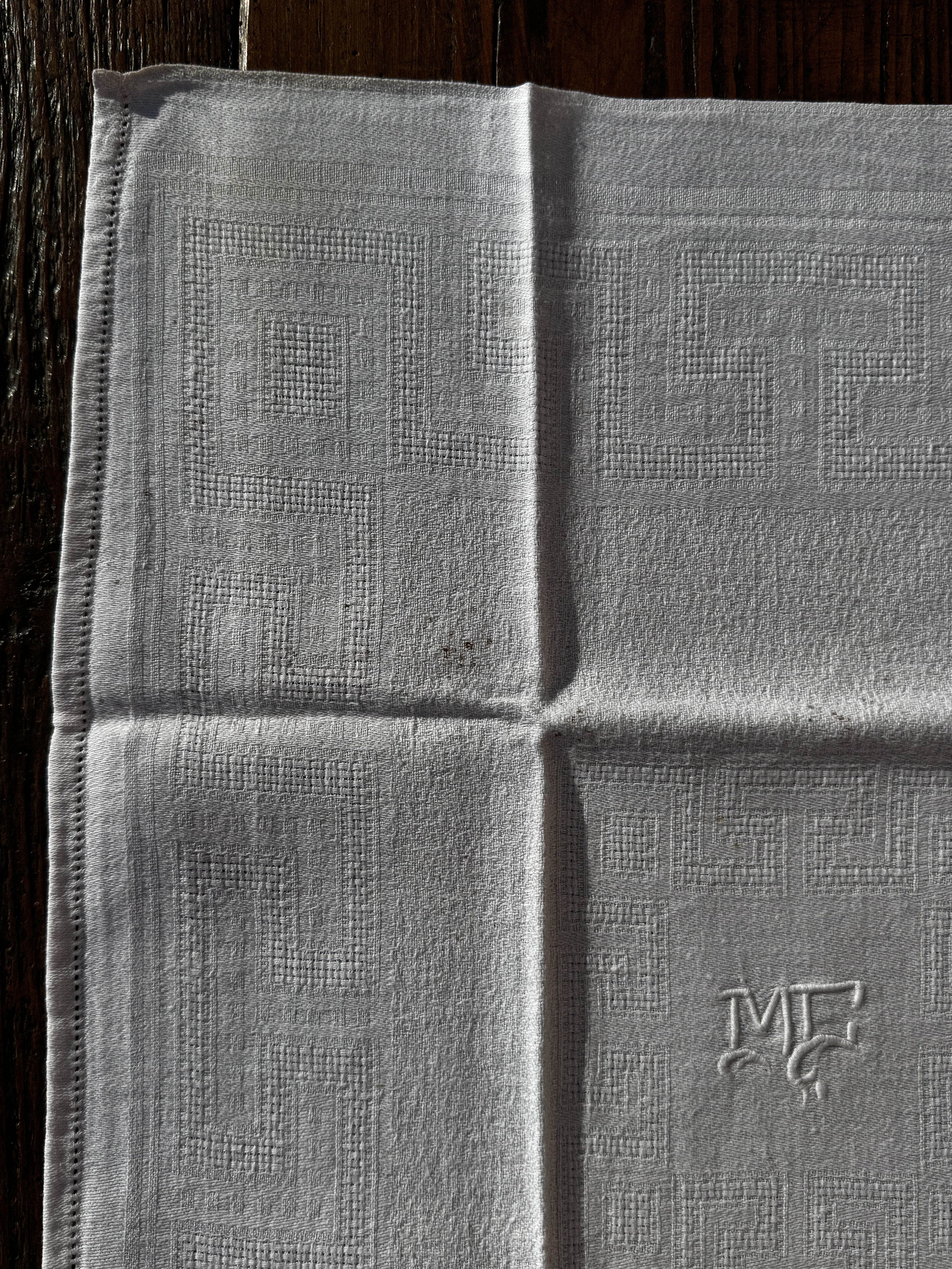 Látkový ubrousek s monogramem "MC" 1 ks č.1