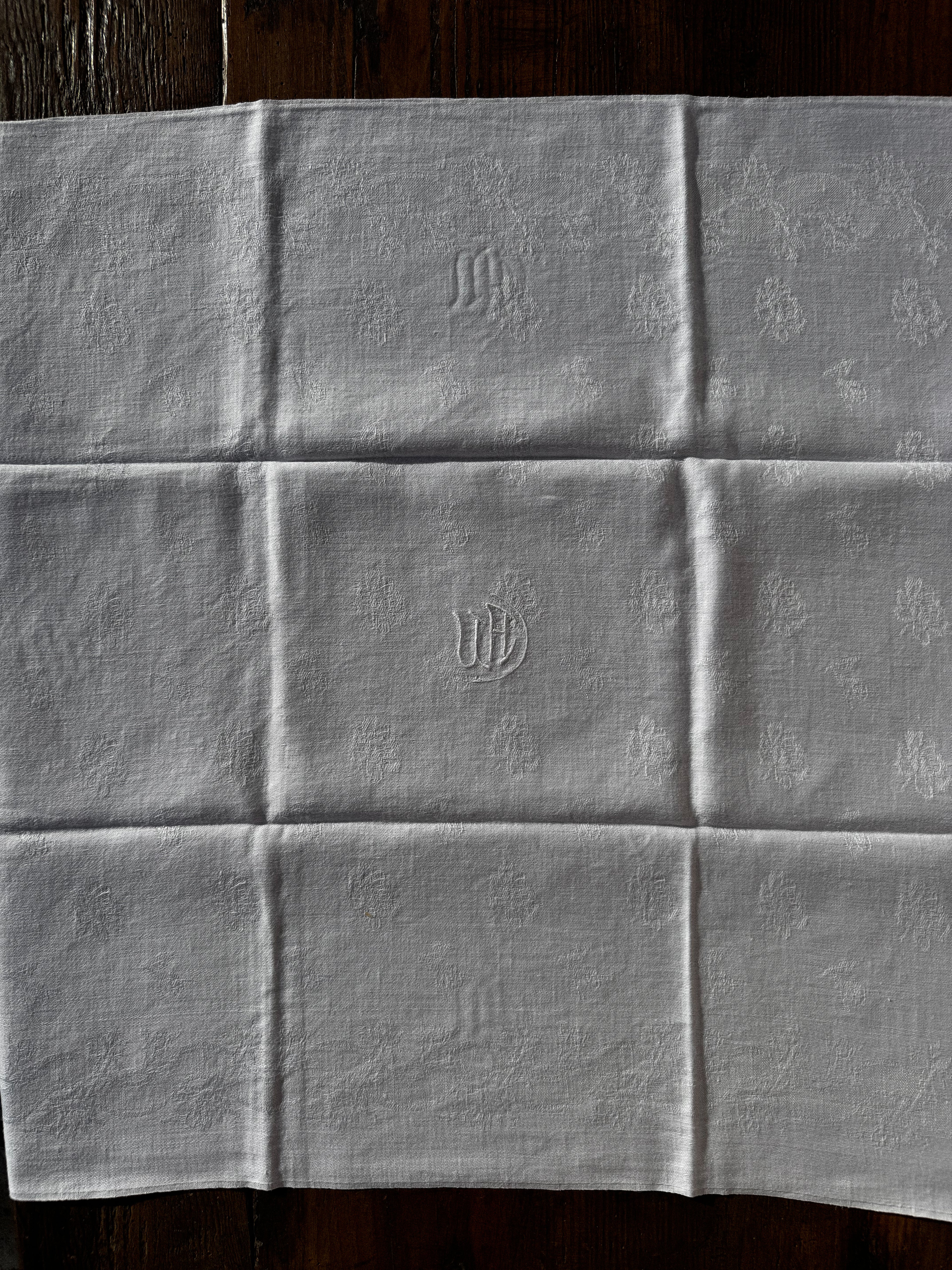 Set 2 látkových ubrousků s monogramem "AU"