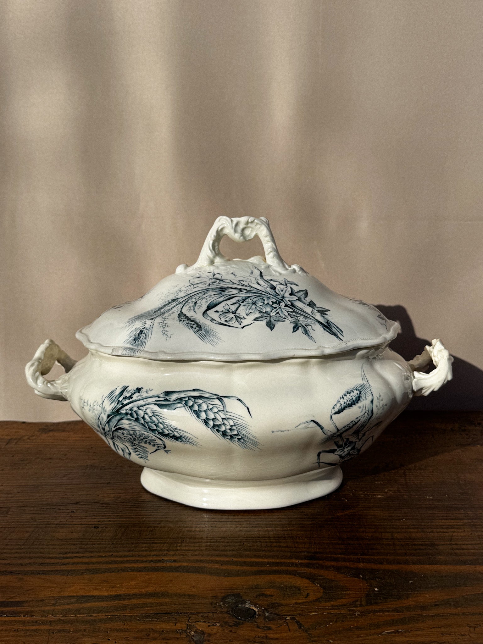 Starožitná polévková mísa s modrým dekorem