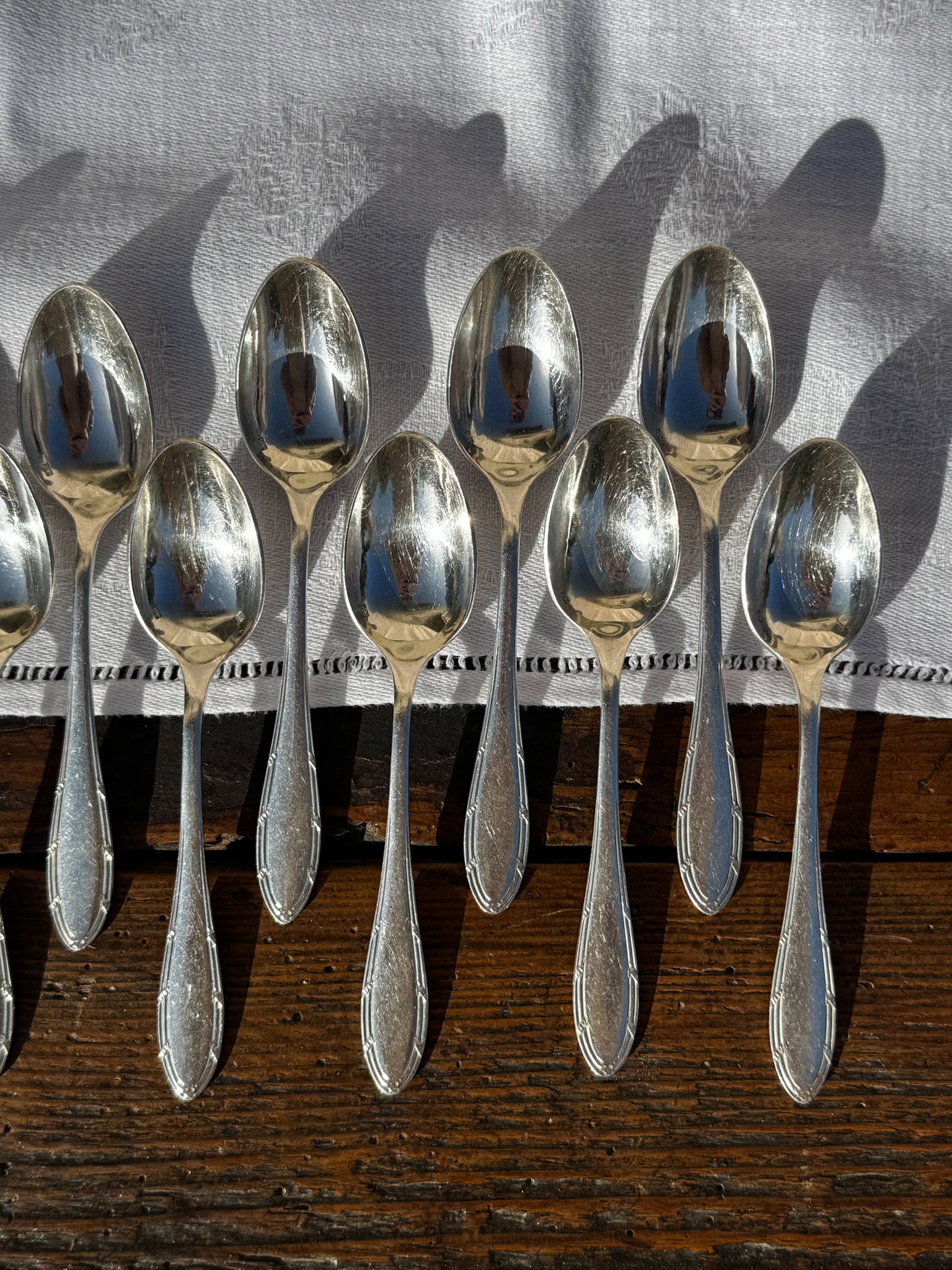 Sada 12 postříbřených lžiček v kazetě