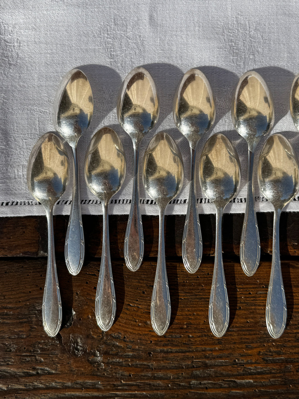 Sada 12 postříbřených lžiček v kazetě