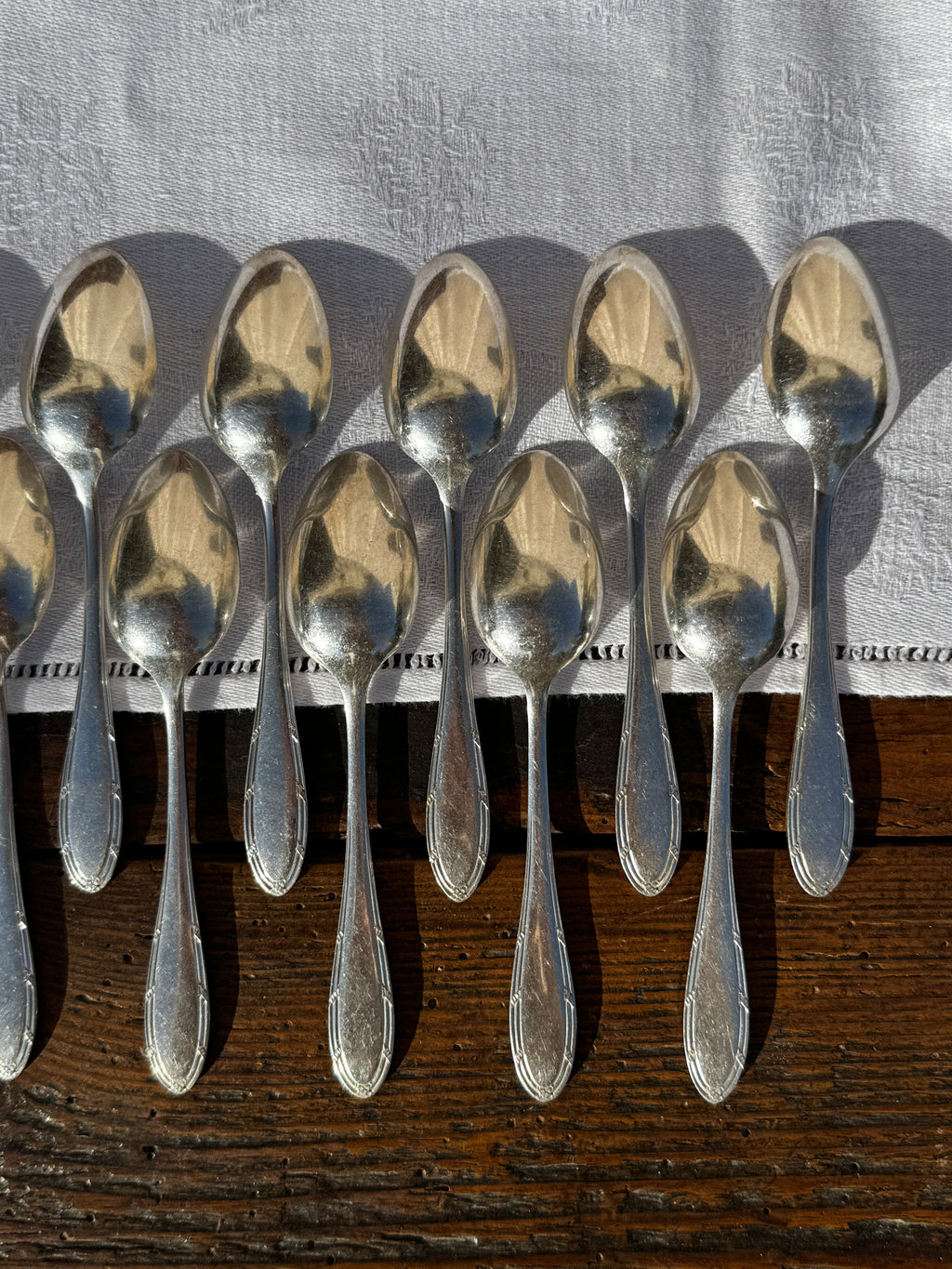 Sada 12 postříbřených lžiček v kazetě