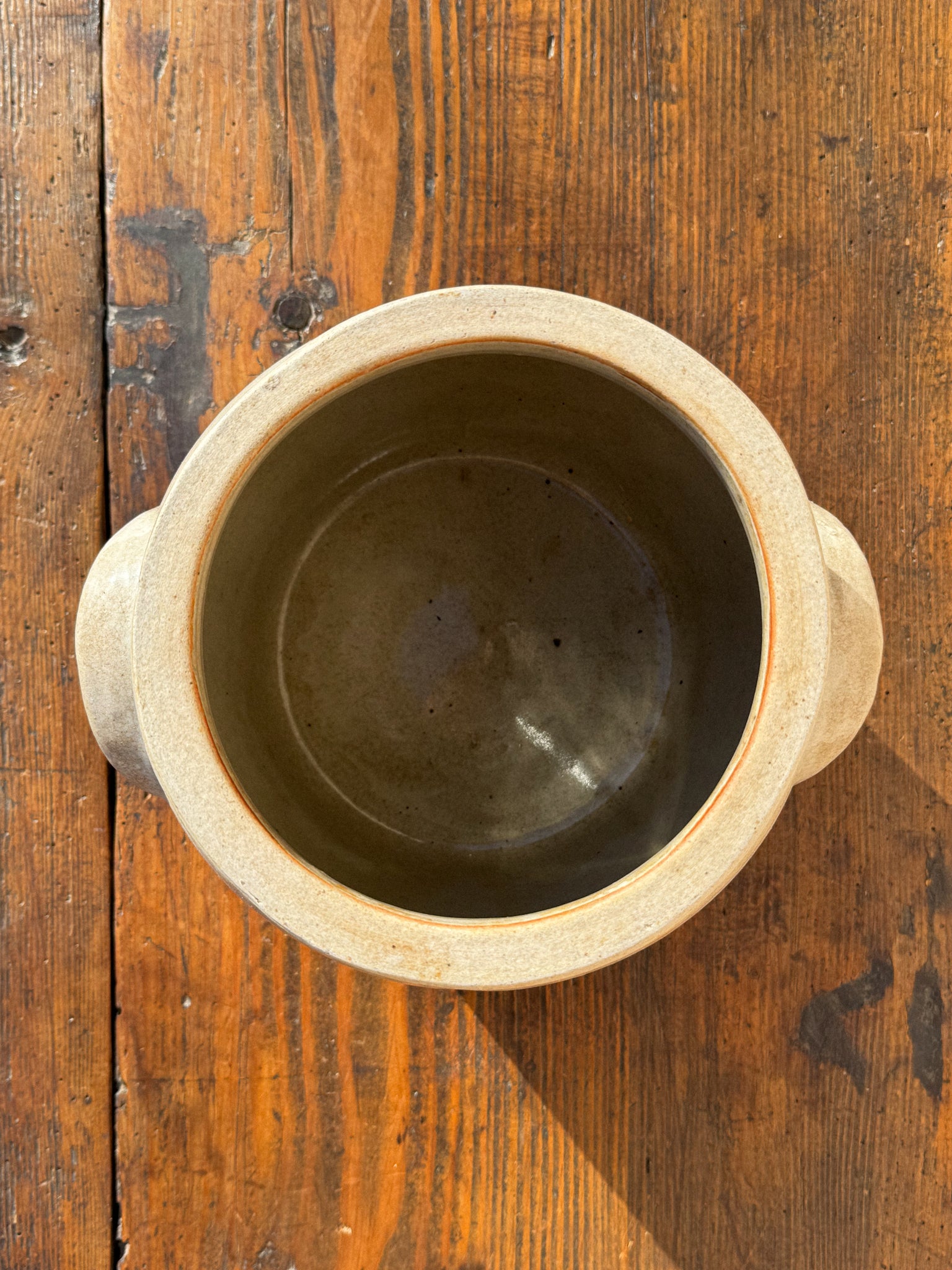 Starožitný velký kameninový hrnec v pískově béžovém odstínu s obloukovými uchy “5”