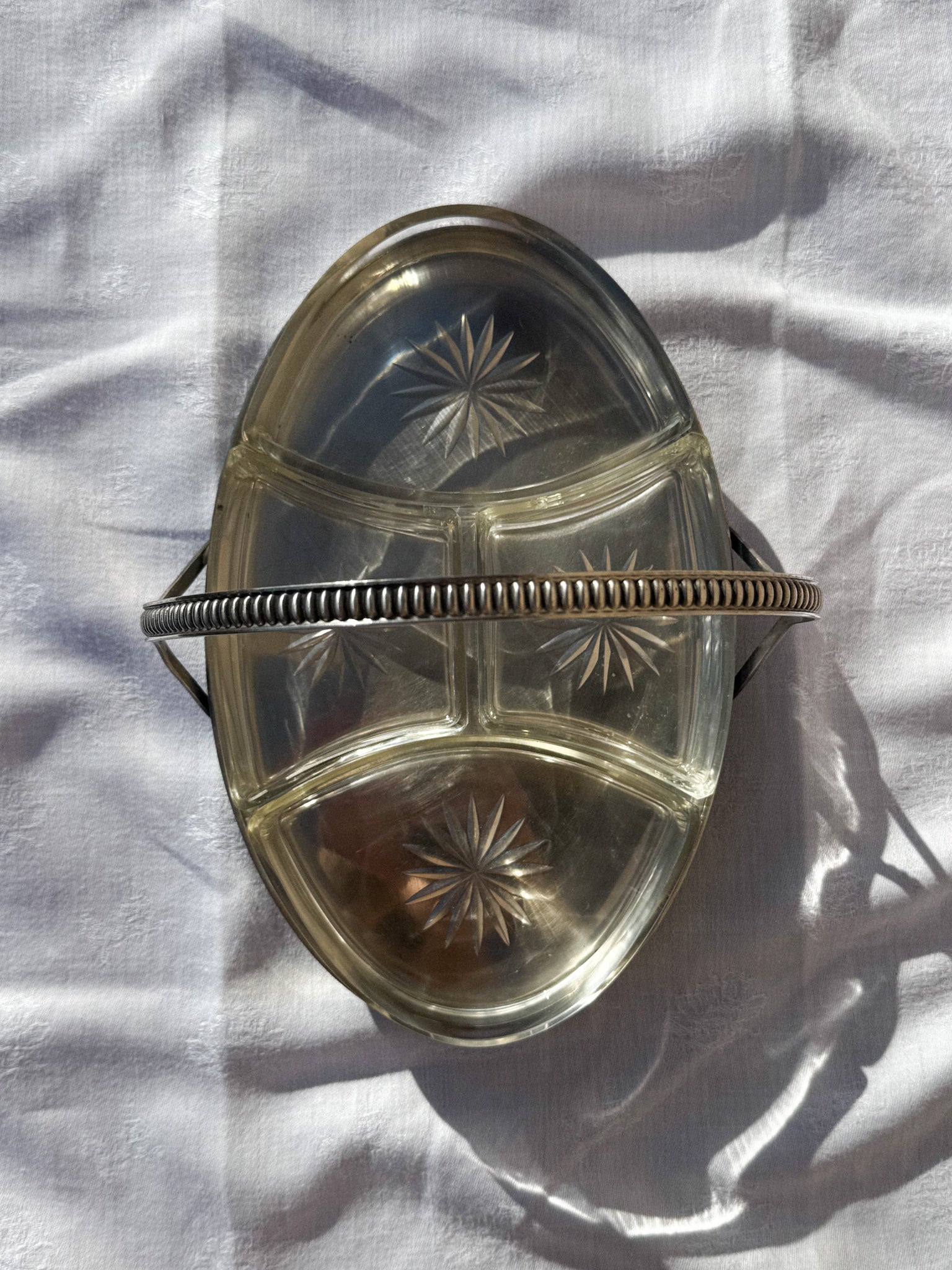 Čtyřdílný servírovací podnos s držadlem