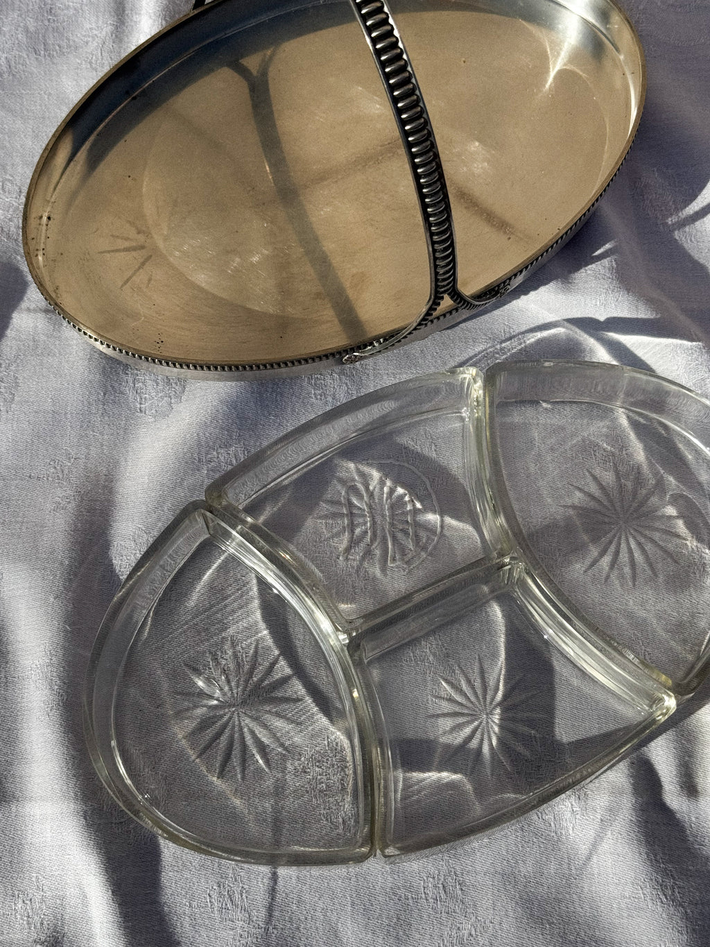 Čtyřdílný servírovací podnos s držadlem