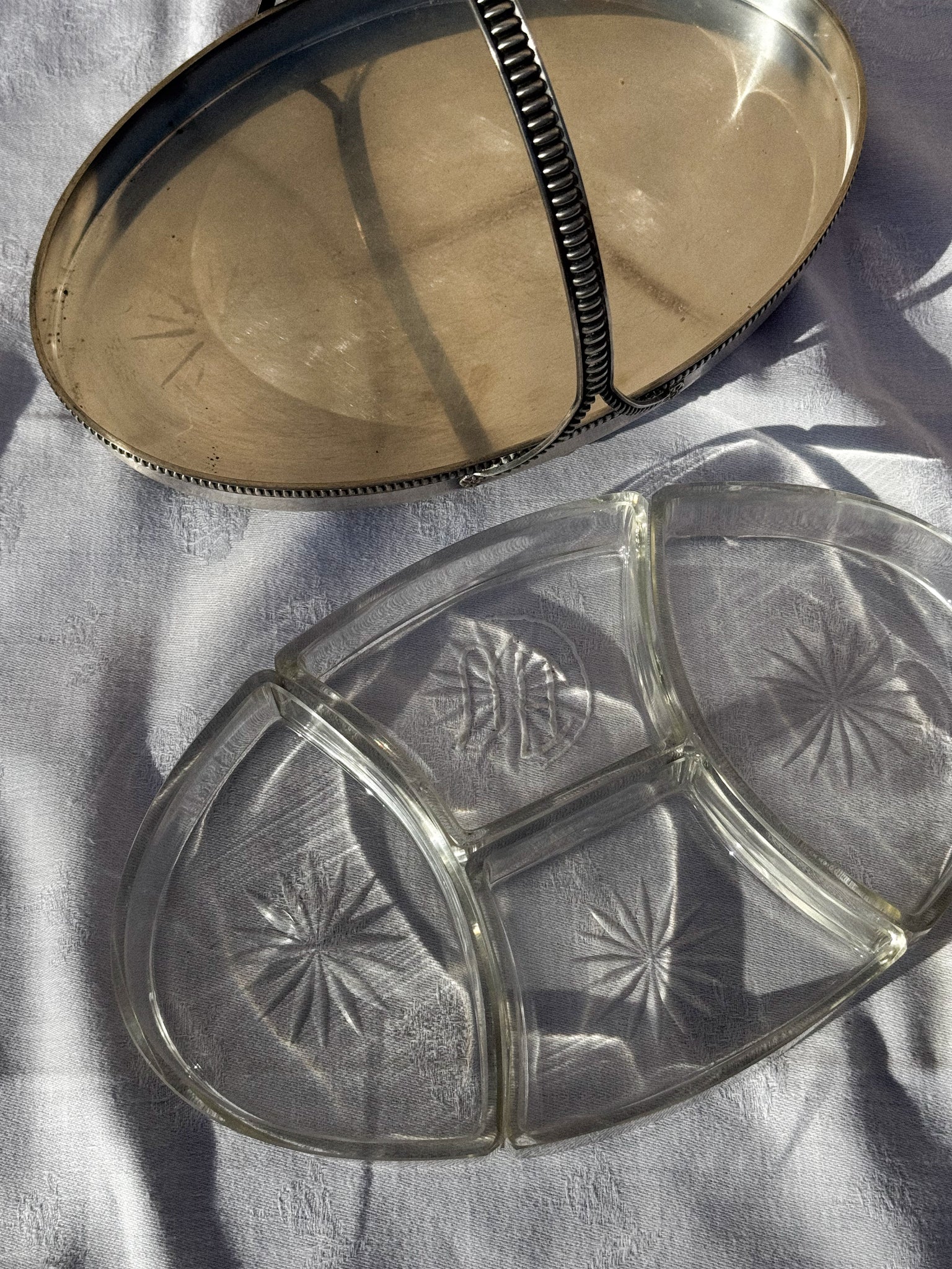 Čtyřdílný servírovací podnos s držadlem