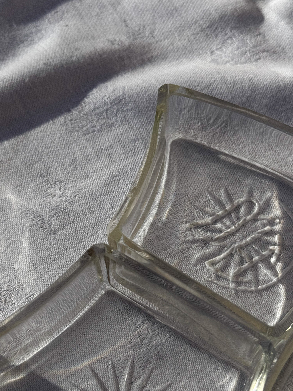 Čtyřdílný servírovací podnos s držadlem