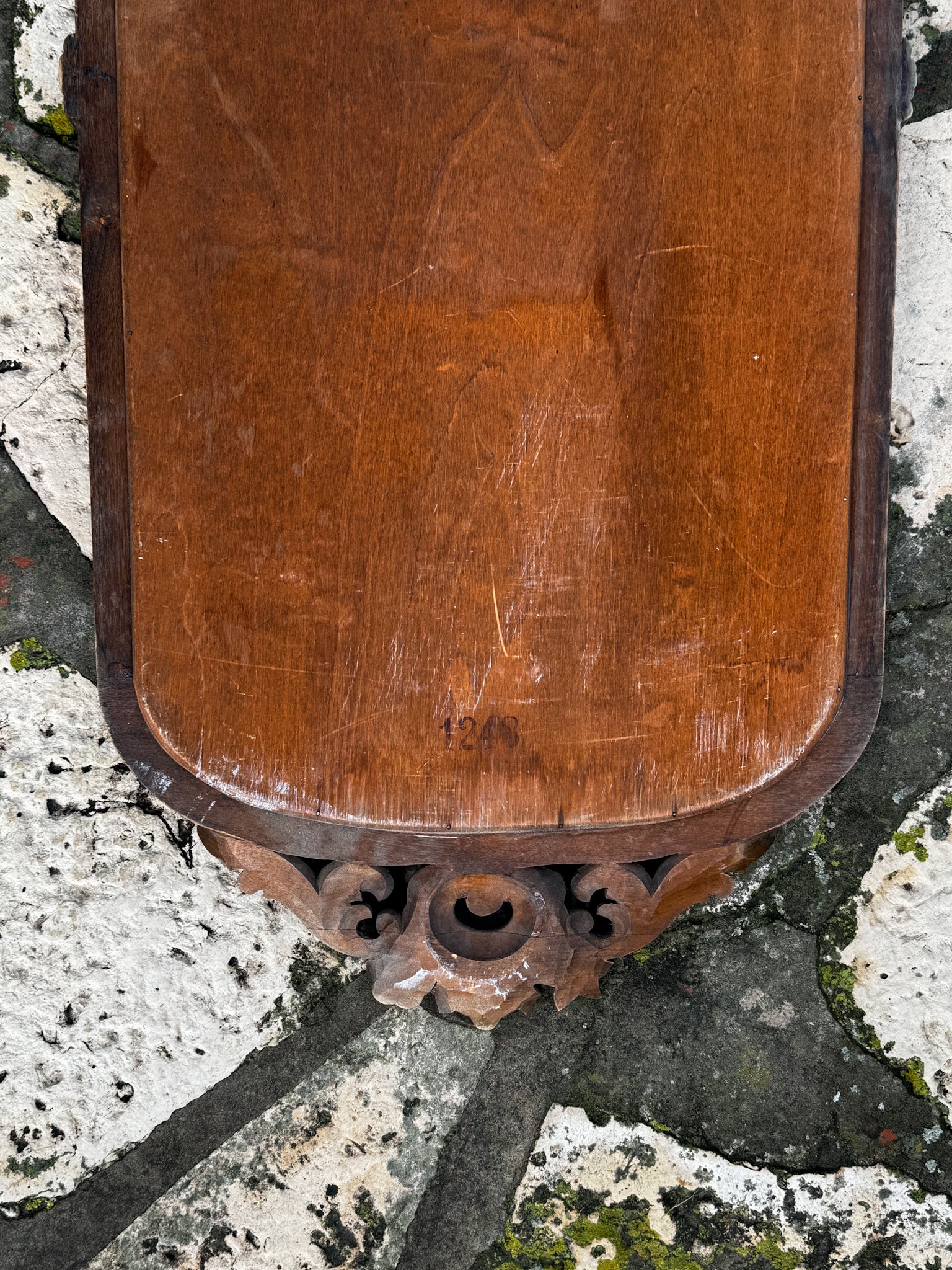 Velké starožitné zrcadlo s bohatě řezaným rámem 20. století