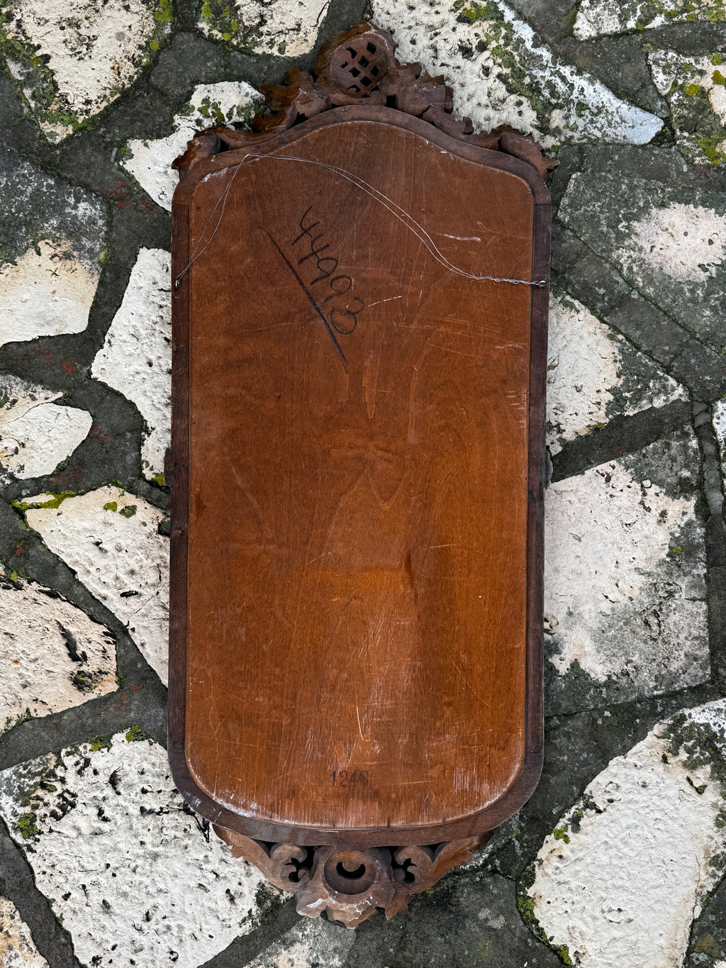 Velké starožitné zrcadlo s bohatě řezaným rámem 20. století