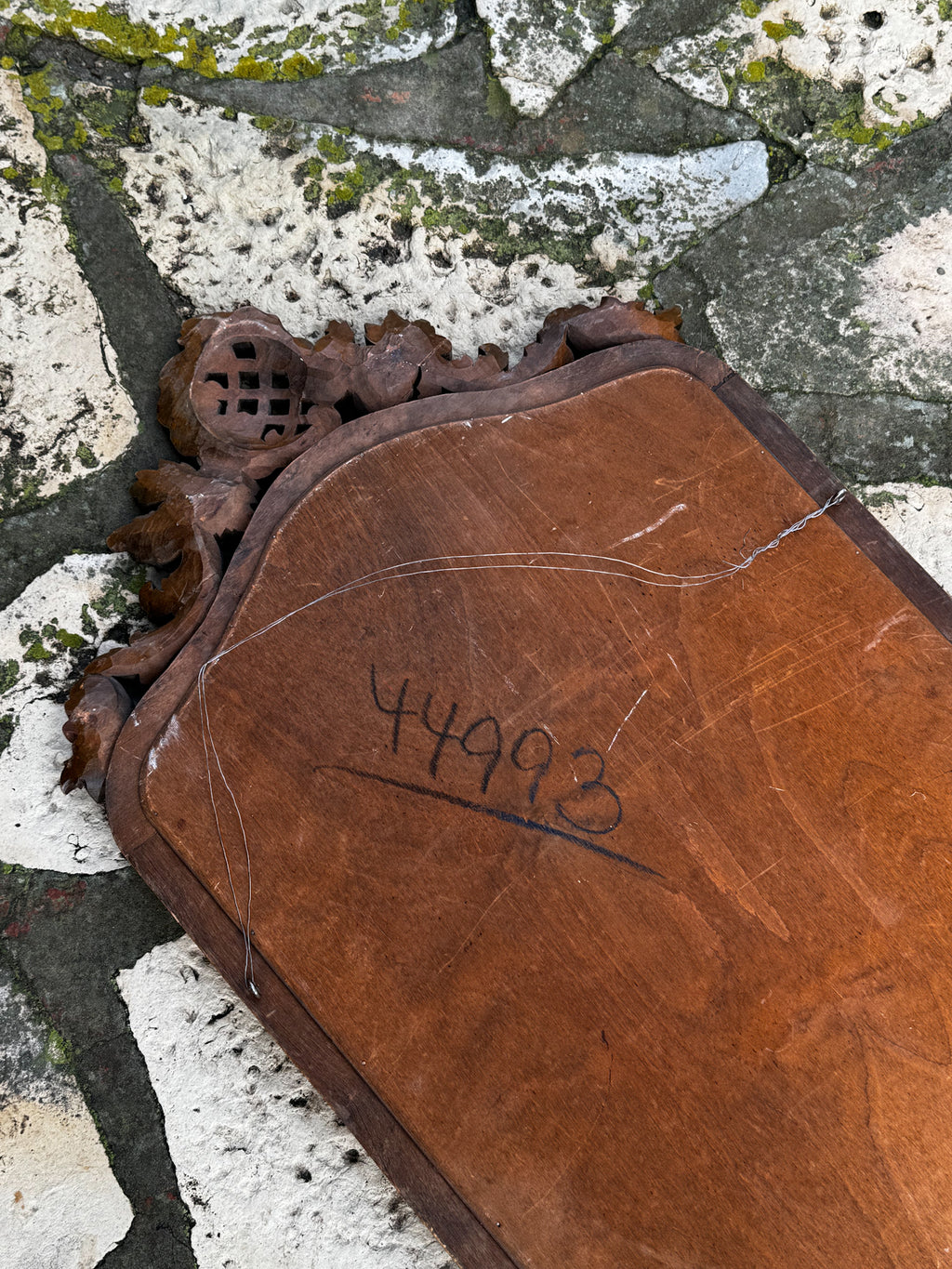 Velké starožitné zrcadlo s bohatě řezaným rámem 20. století