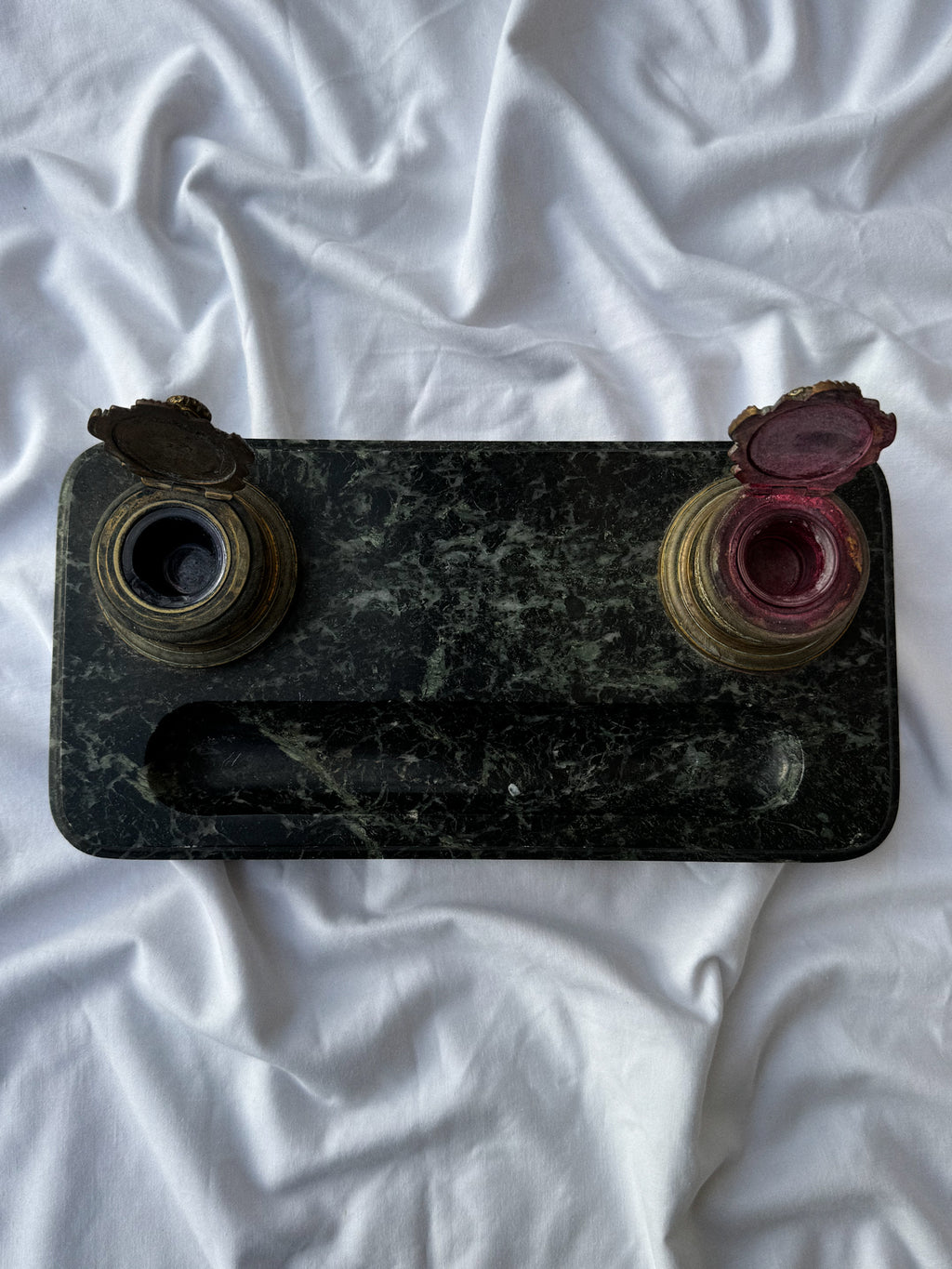 Stolní kalamář s mramorovou deskou