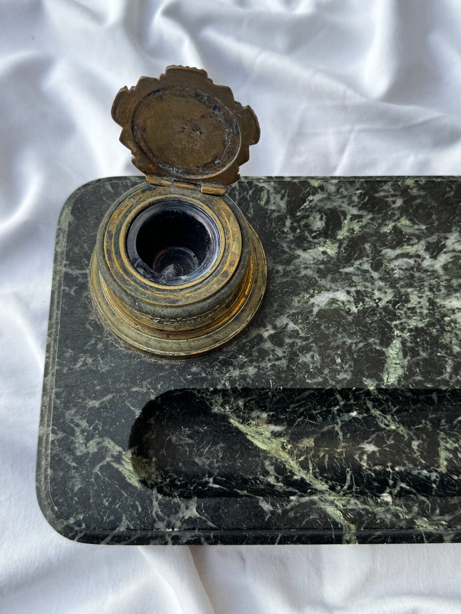 Stolní kalamář s mramorovou deskou