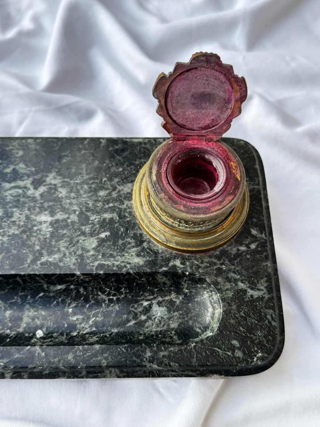 Stolní kalamář s mramorovou deskou