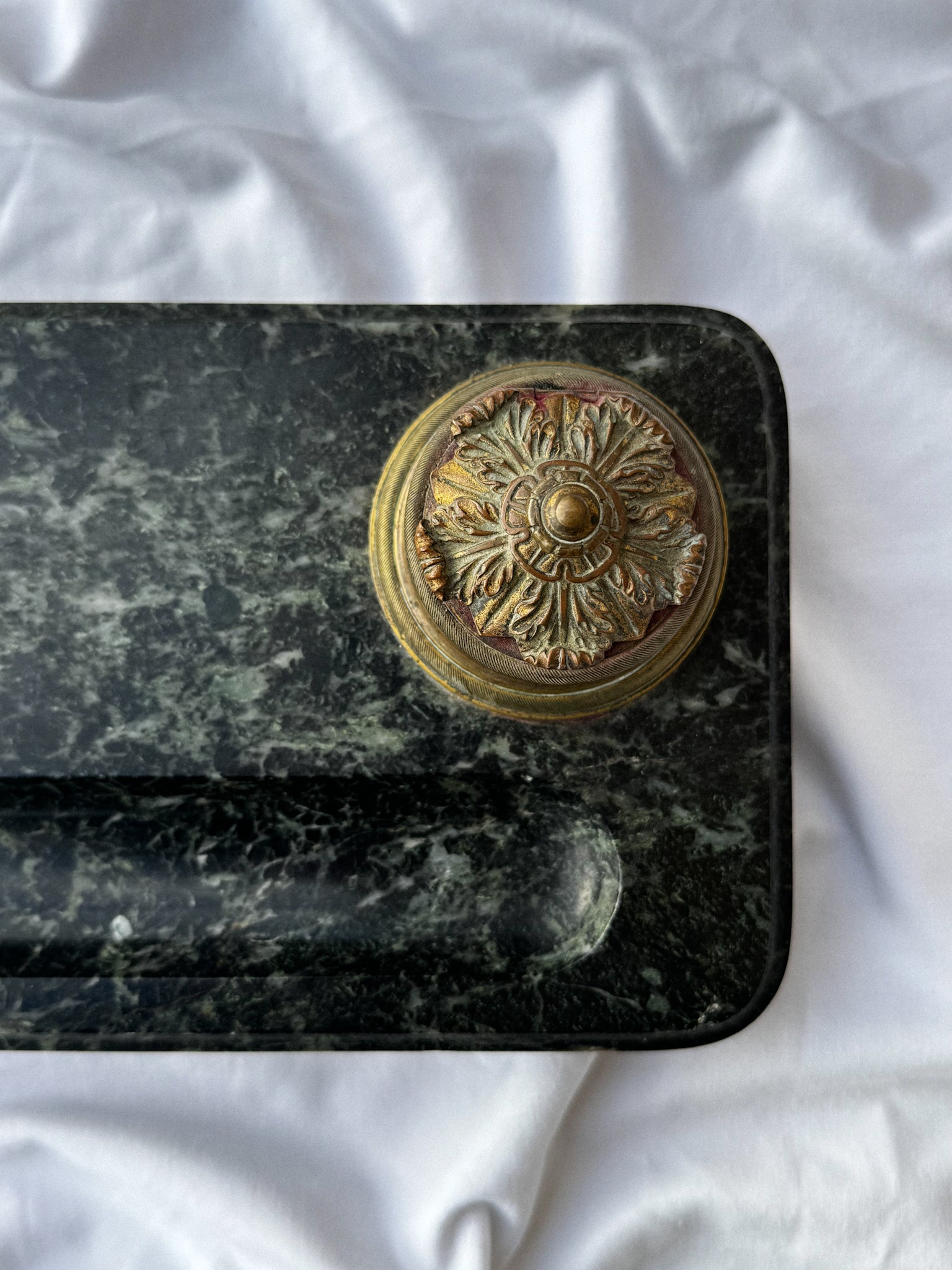 Stolní kalamář s mramorovou deskou