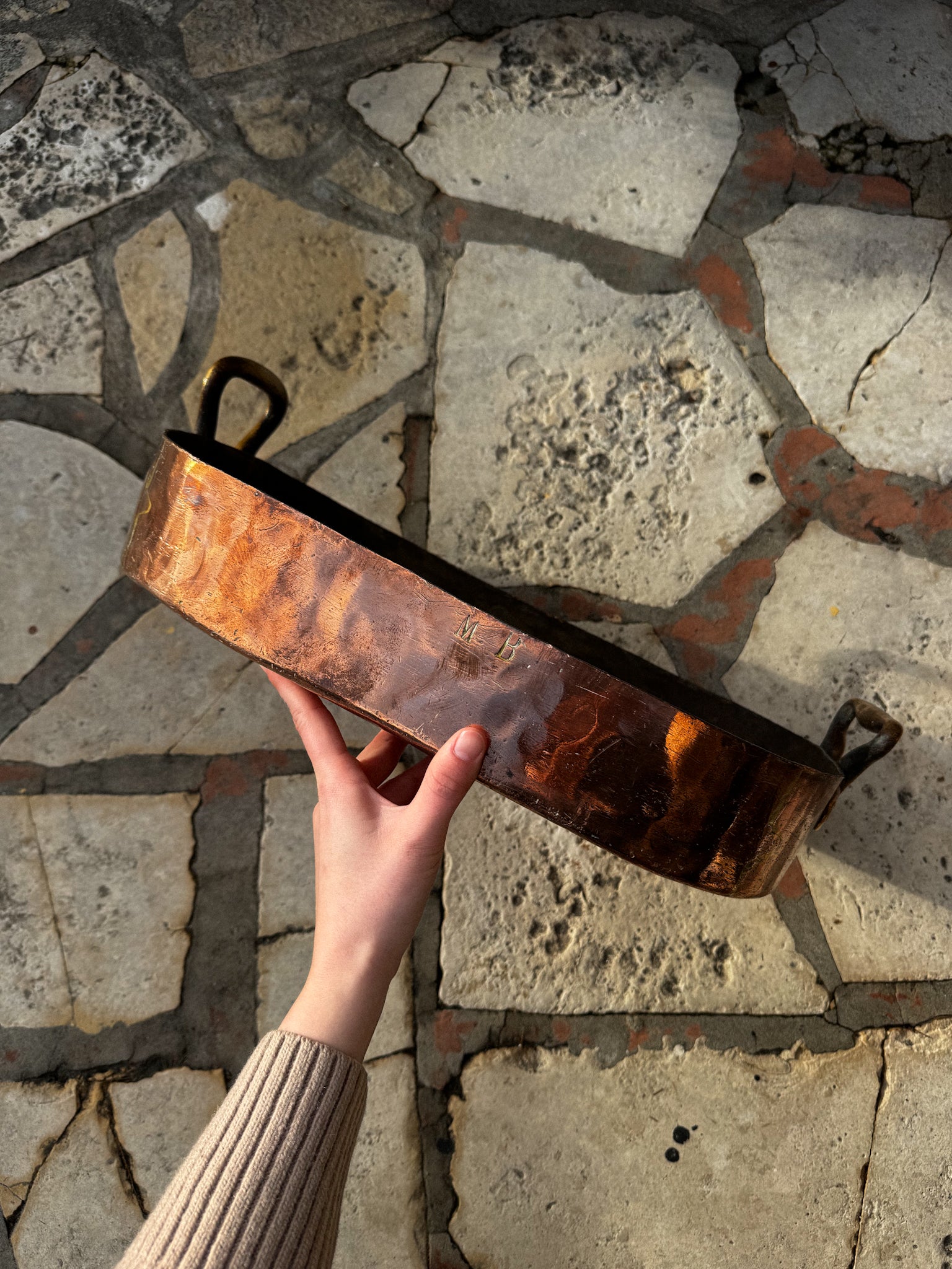 Velký měděný pekáč s mosaznými uchy 19. století