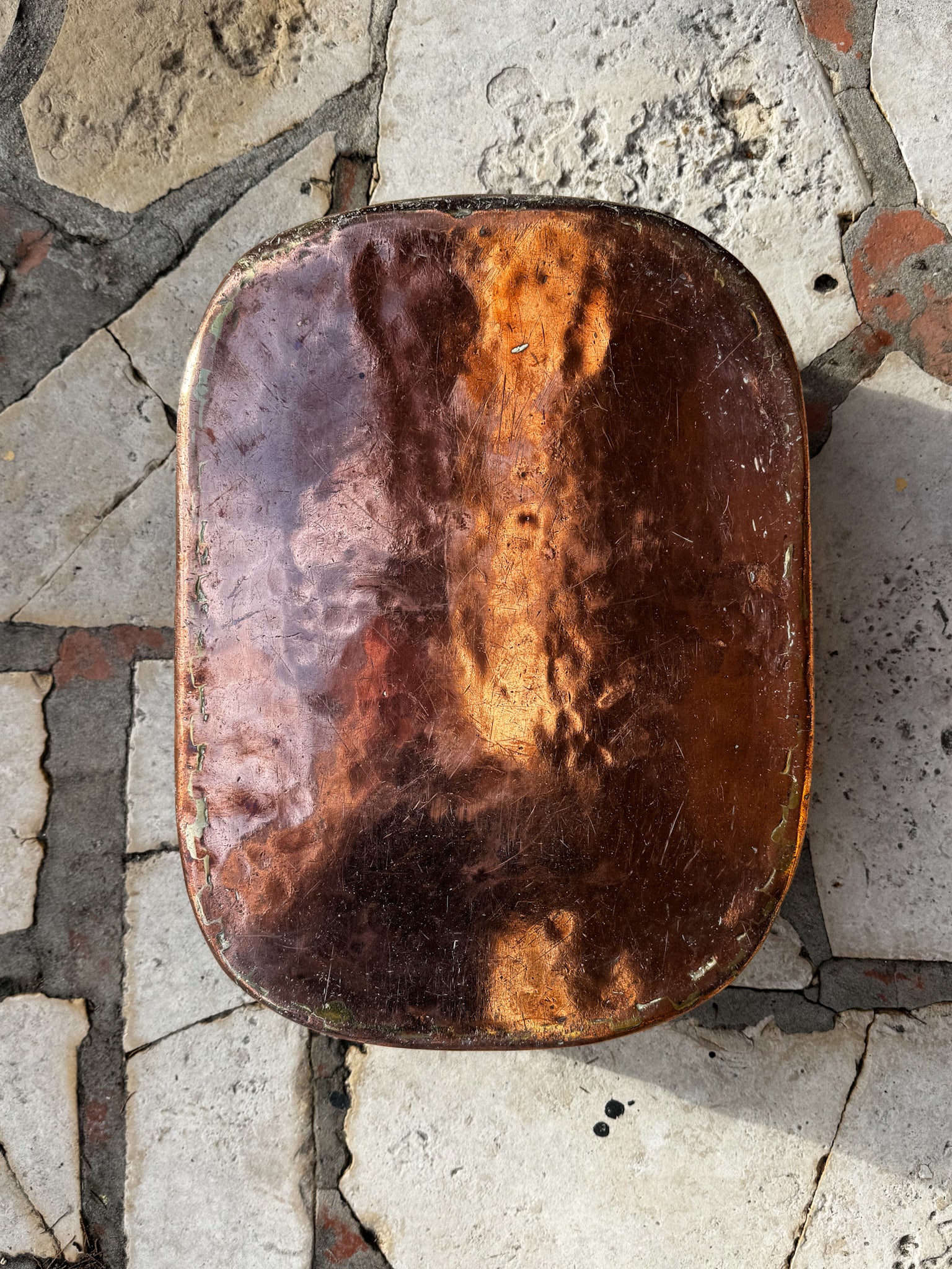 Velký měděný pekáč s mosaznými uchy 19. století