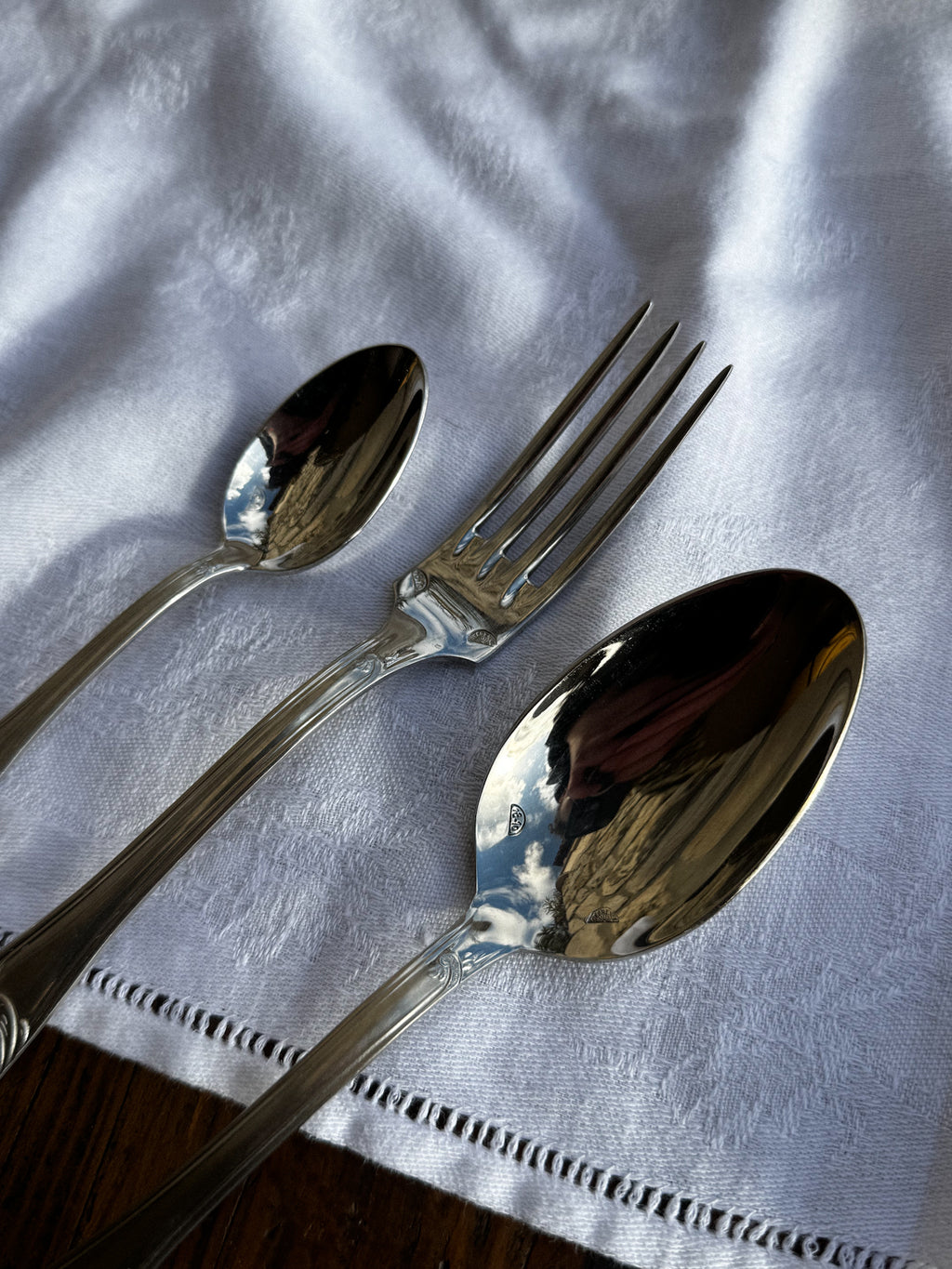 Francouzský jídelní set příborů v původní kazetě pro 12 osob, 45 ks