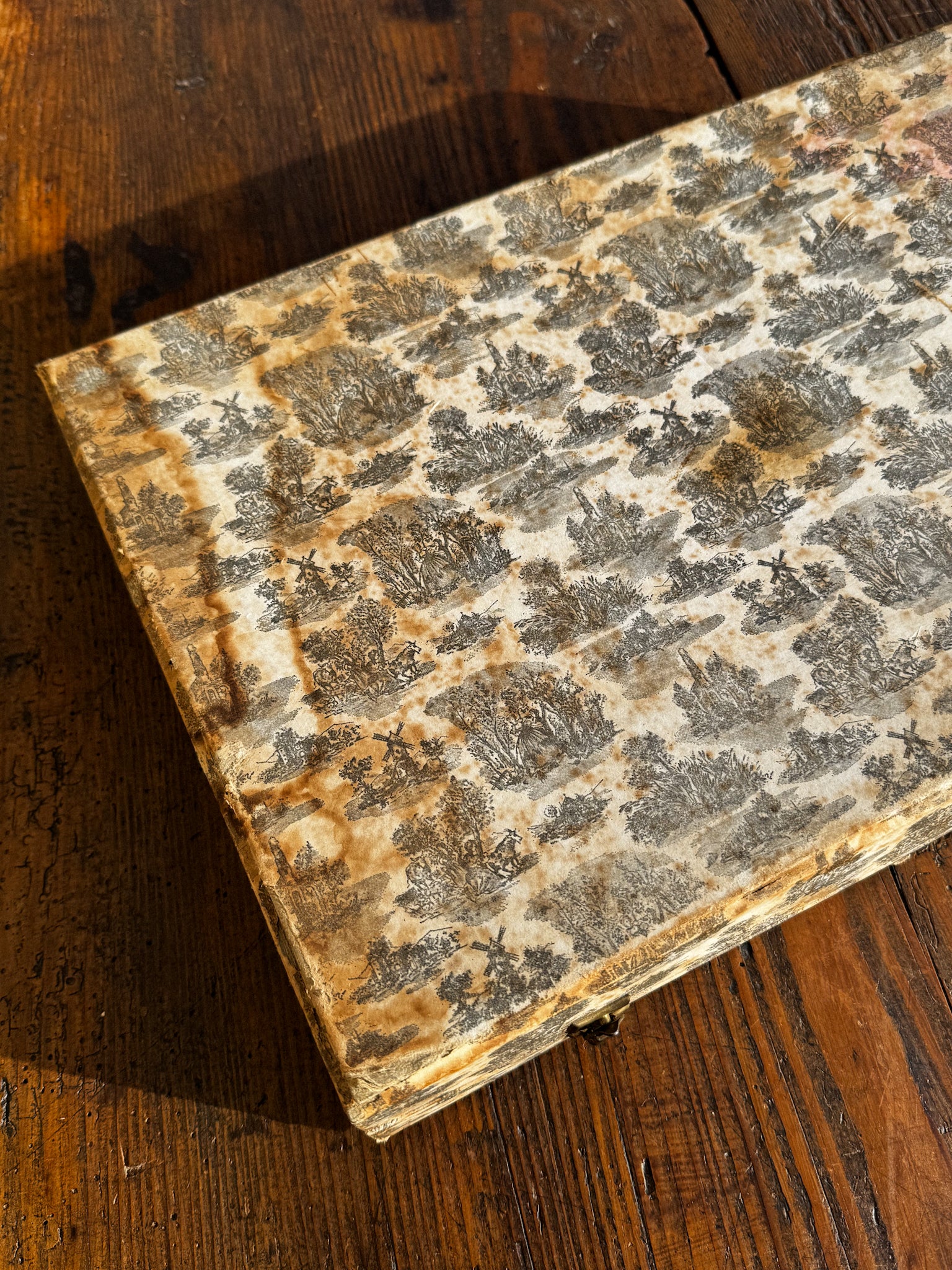 Francouzský jídelní set příborů v původní kazetě pro 12 osob, 45 ks