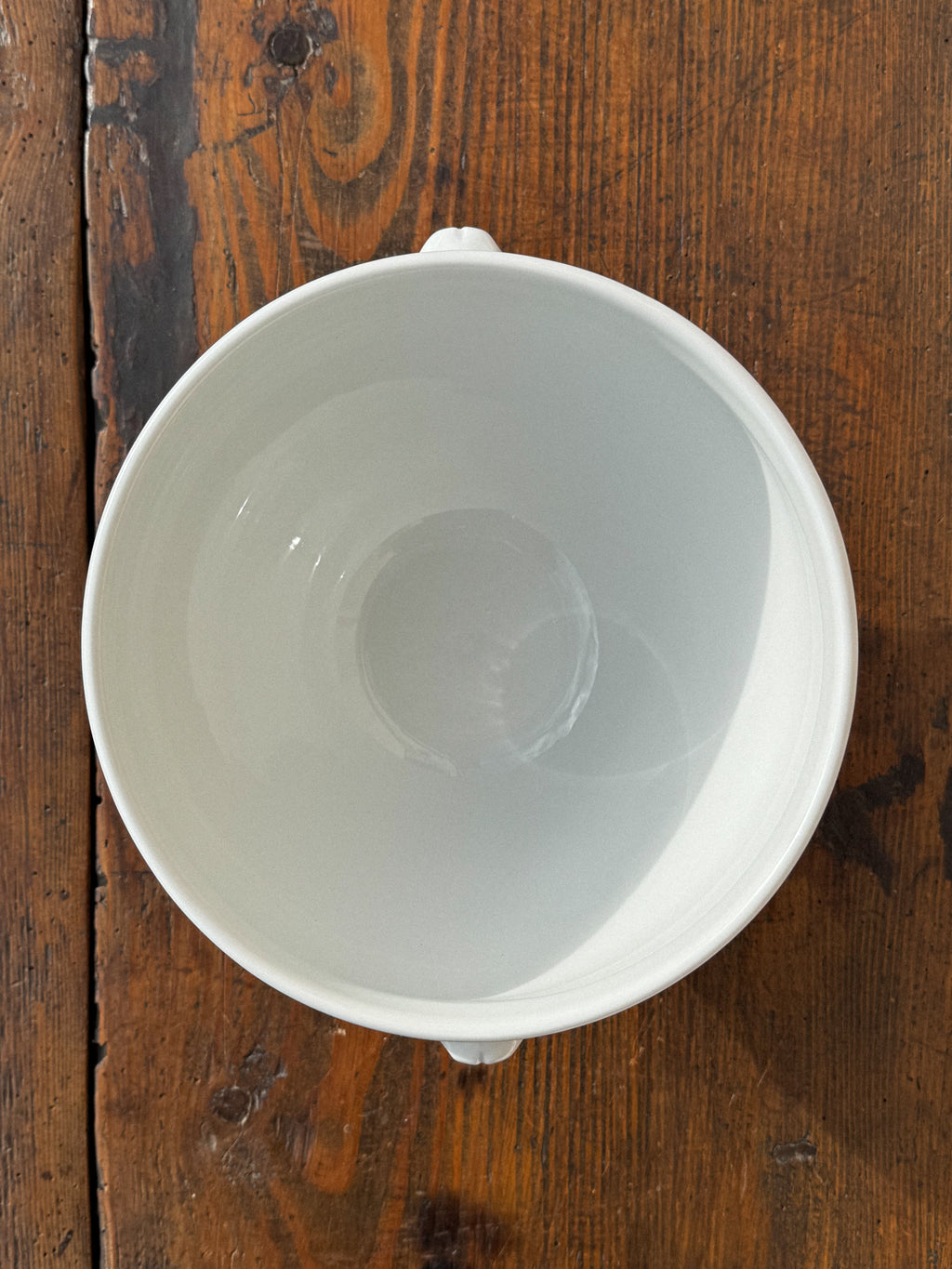 Velká keramická mísa s lvími hlavami