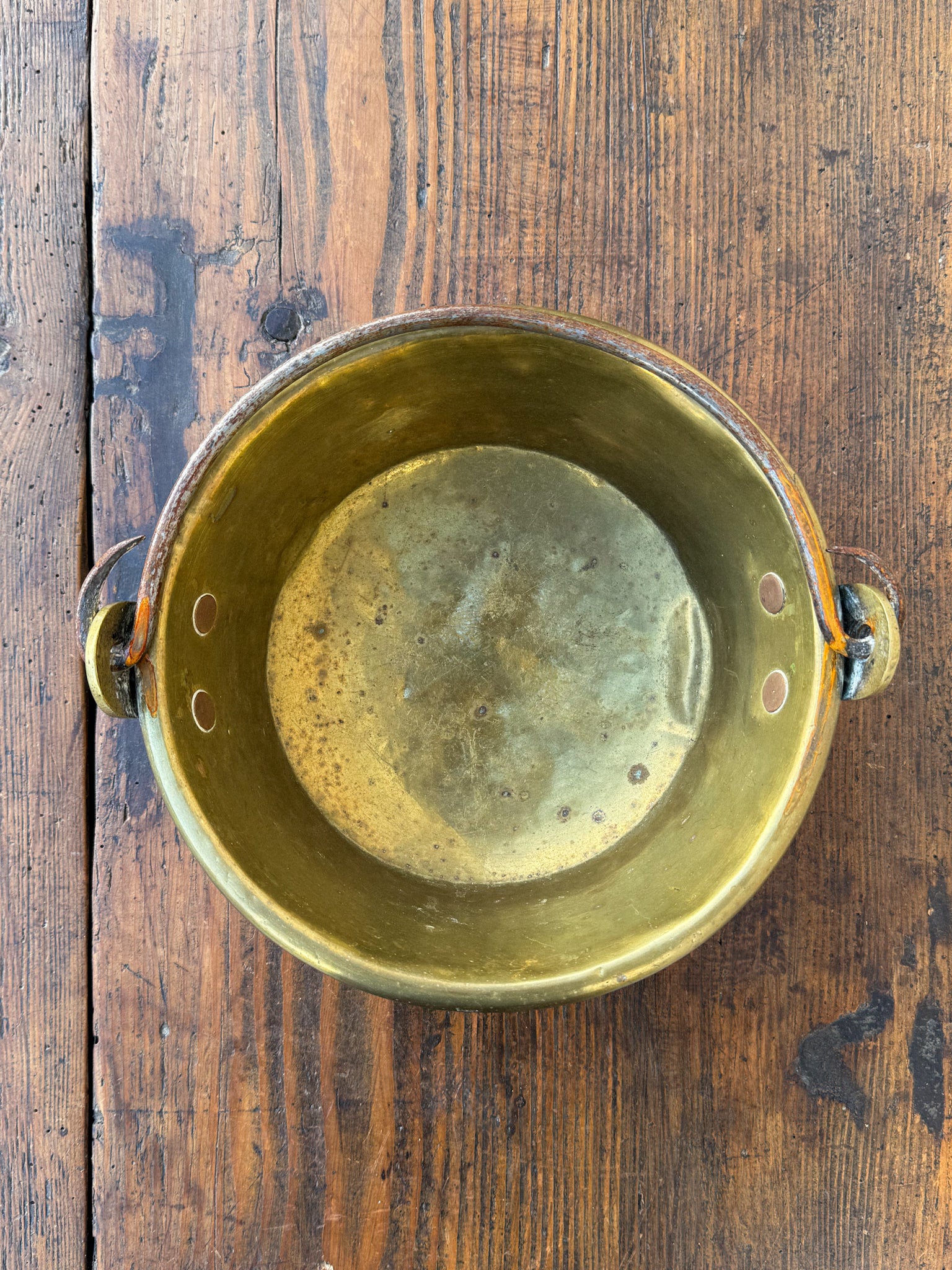 Malý mosazný kotlík s uchem