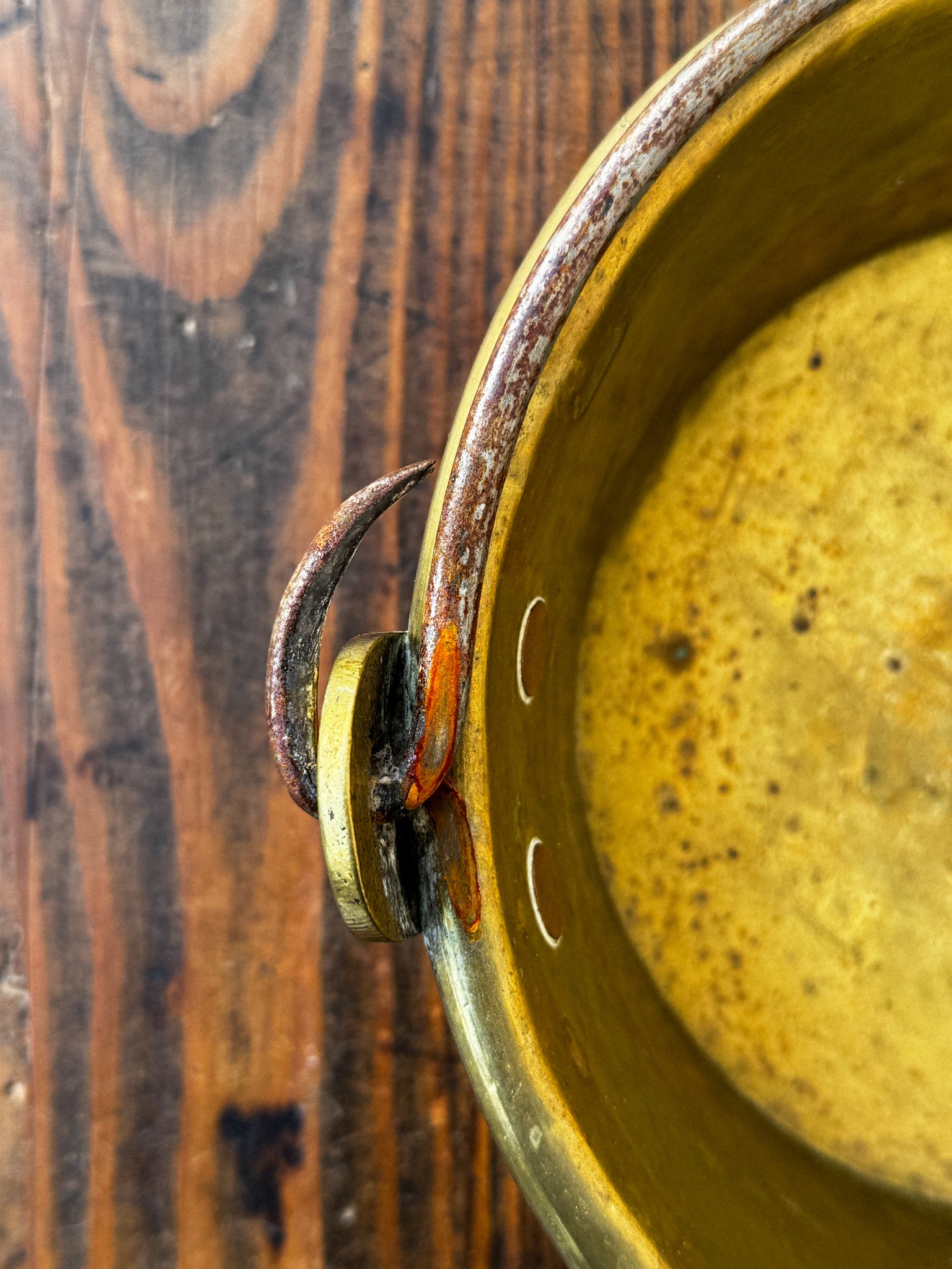 Malý mosazný kotlík s uchem