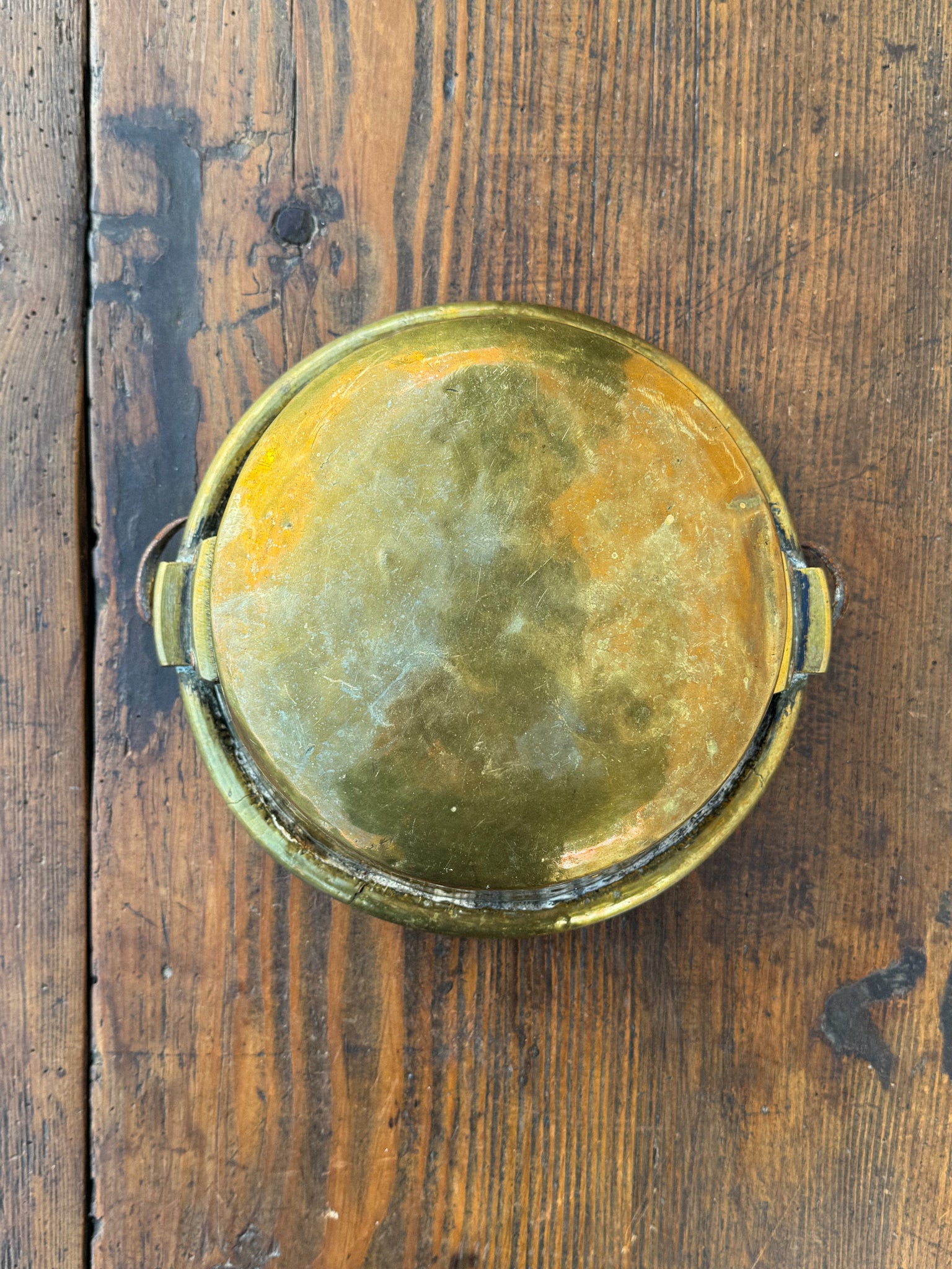 Malý mosazný kotlík s uchem