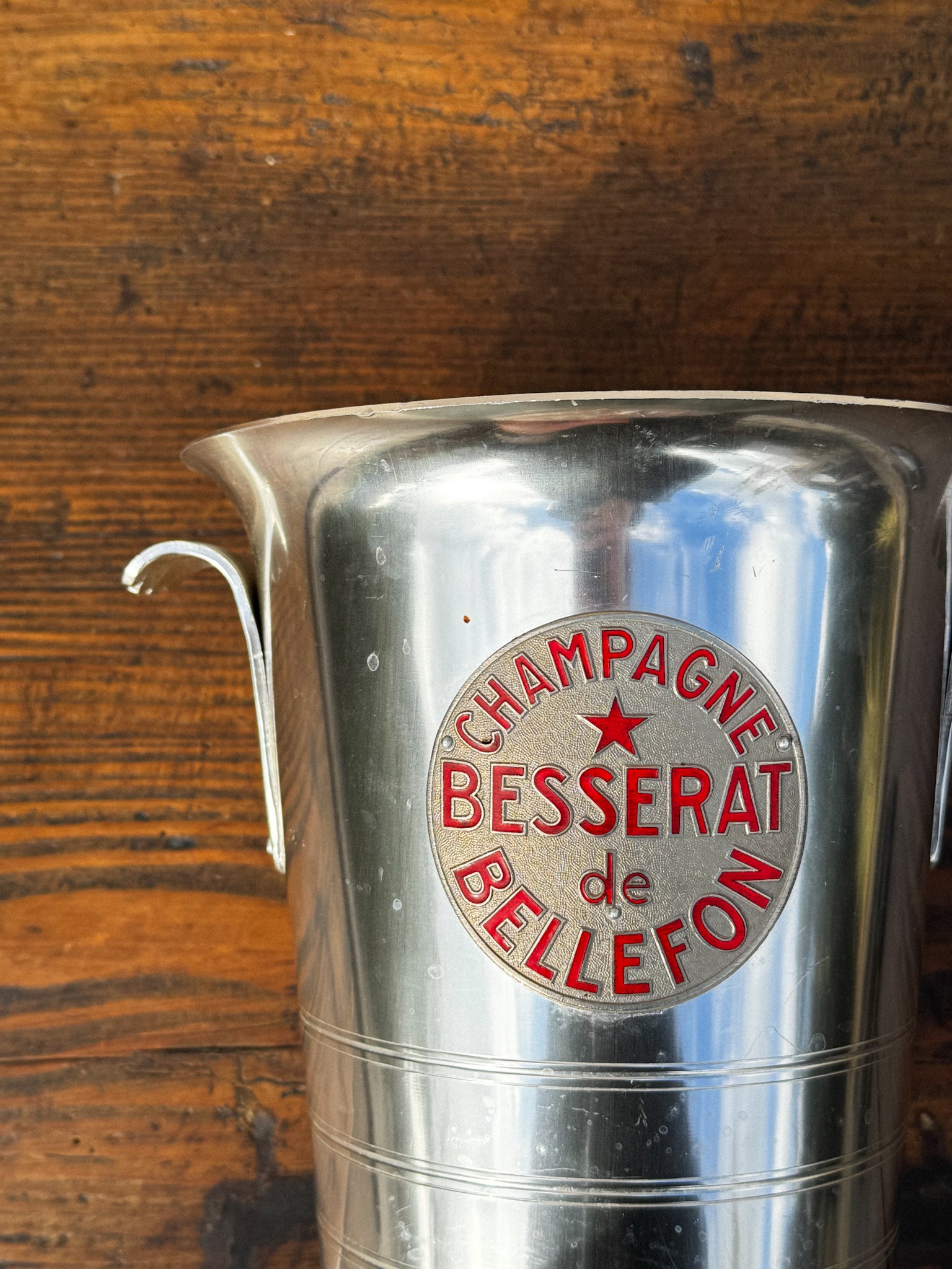 Chladicí nádoba na šampaňské s červeným logem Besserat de Bellefon