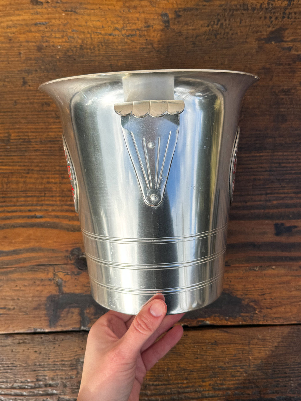 Chladicí nádoba na šampaňské s červeným logem Besserat de Bellefon