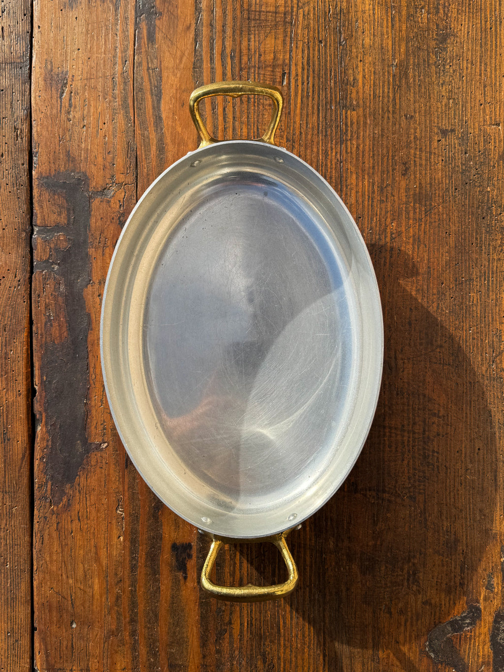 Měděný menší oválný pekáč s pokličkou a držadly