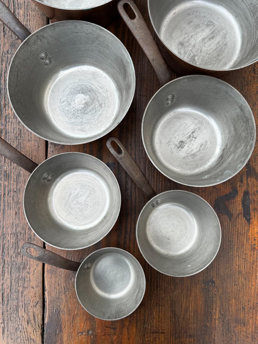 Set 7 měděných hrnců s věšákem Villedieu Série Spéciale