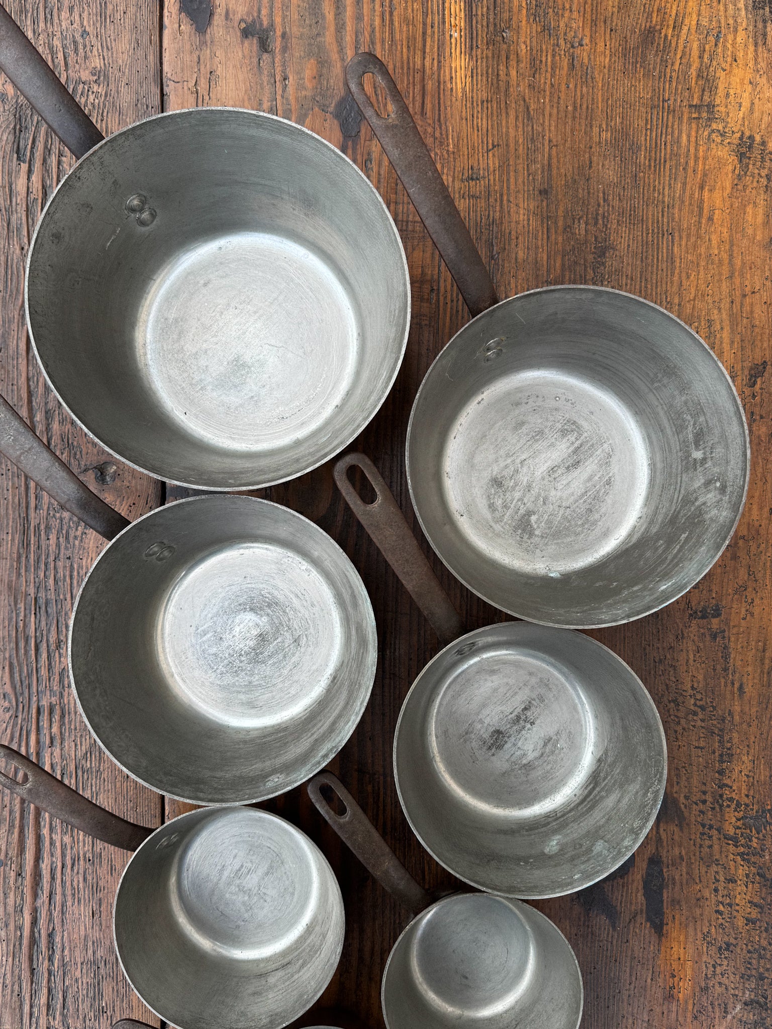 Set 7 měděných hrnců s věšákem Villedieu Série Spéciale