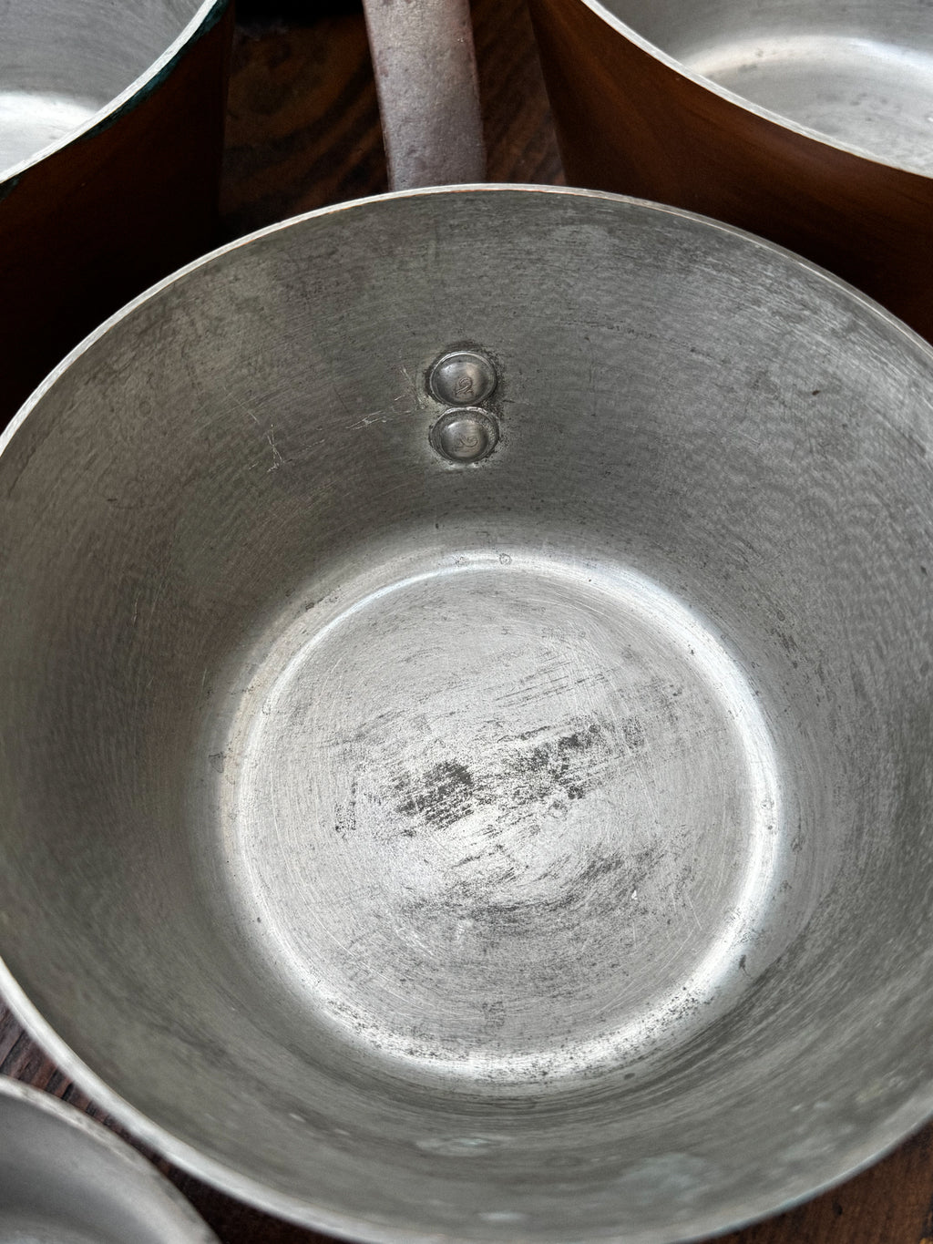 Set 7 měděných hrnců s věšákem Villedieu Série Spéciale