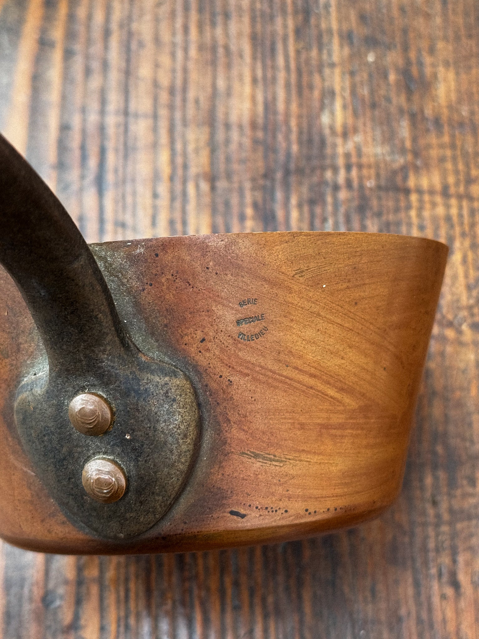 Set 7 měděných hrnců s věšákem Villedieu Série Spéciale