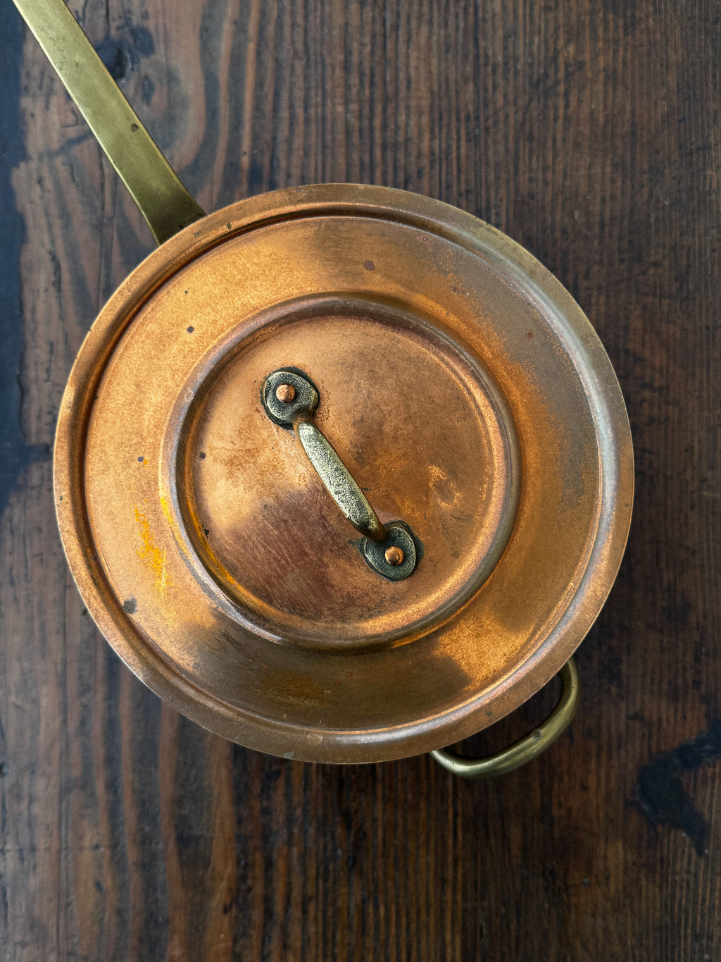 Měděný kulatý rendlík s pokličkou