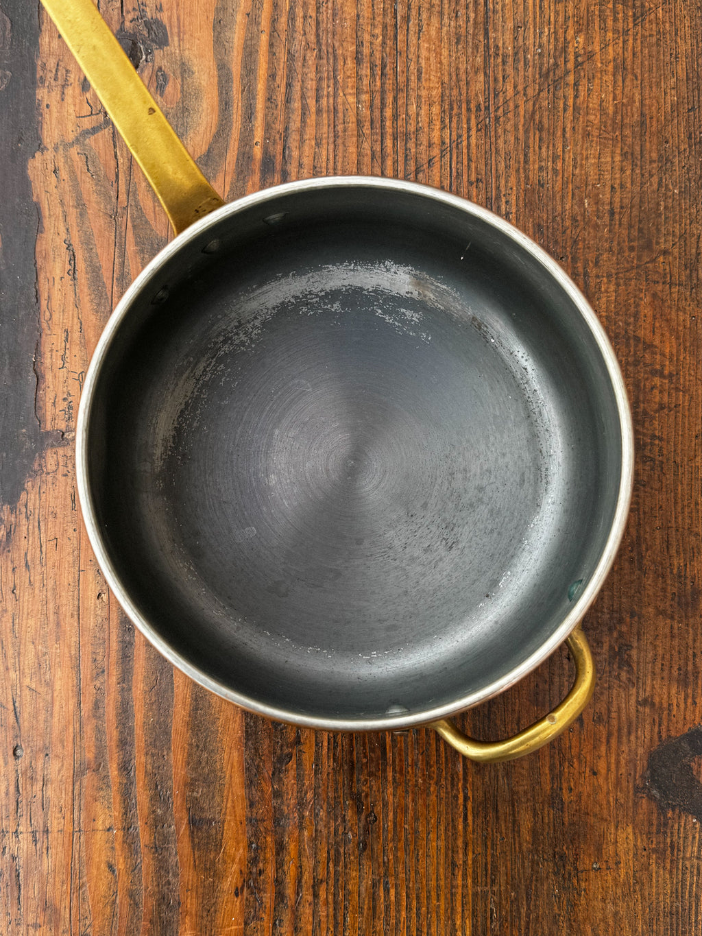 Měděný kulatý rendlík s pokličkou